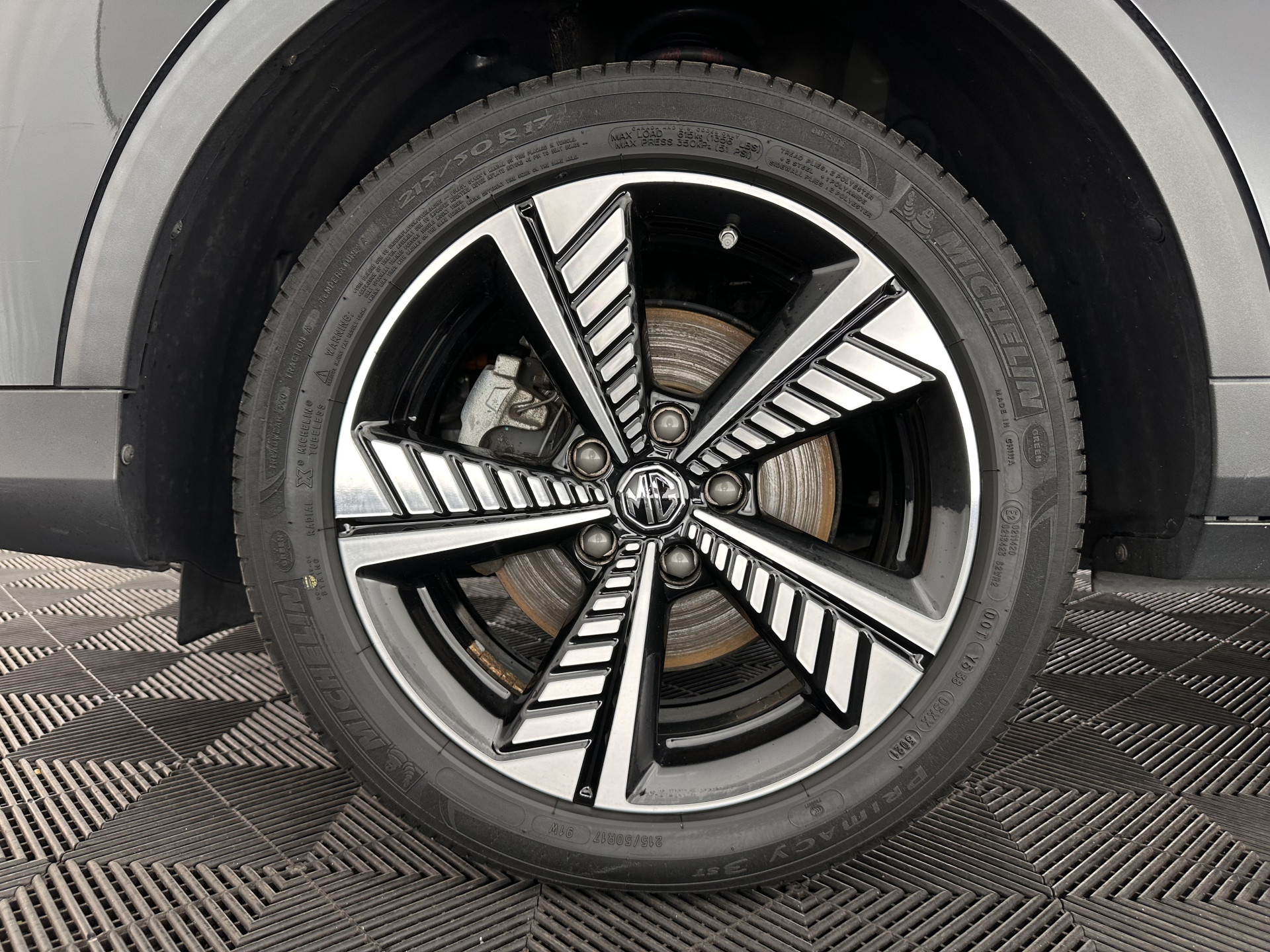 MG ZS EV Luxury 45 kWh {SOH-90%} (INCL-BTW) Aut. *PANO | LEATHER | CCS-FASTLOADER | KEYLESS | NAVI-FULLMAP | ADAPTIVE-CRUISE | CAMERA | HEATED-SPORTSEATS | CARPLAY | BLINDSPOT | DAB | LANE-ASSIST | 17''ALU*