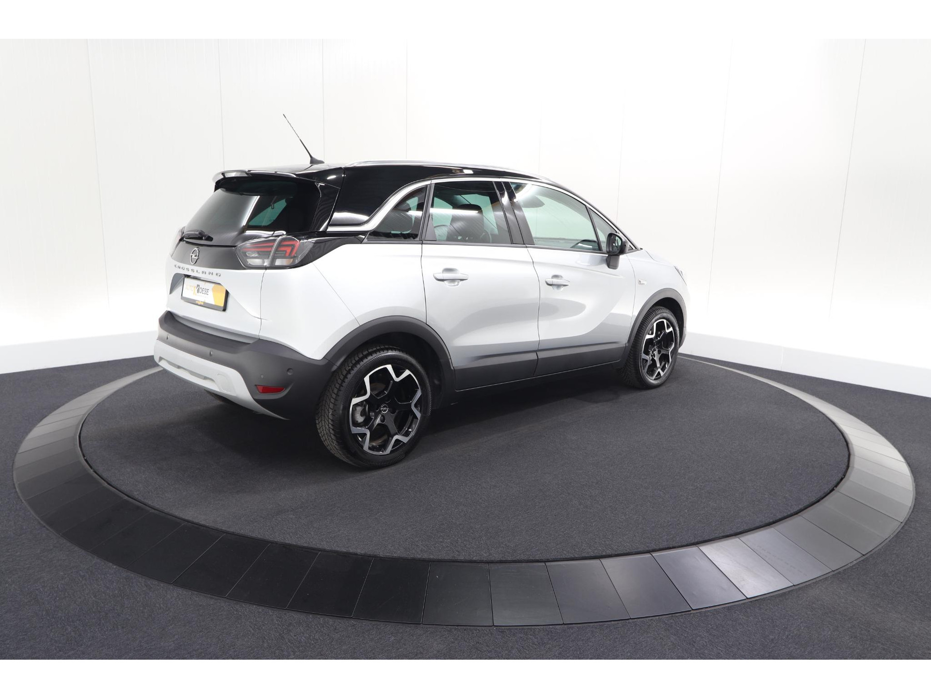 Opel Crossland 1.2 Turbo Ultimate | Camera | Dodehoekdetectie | Comfort Pakket | Apple Carplay