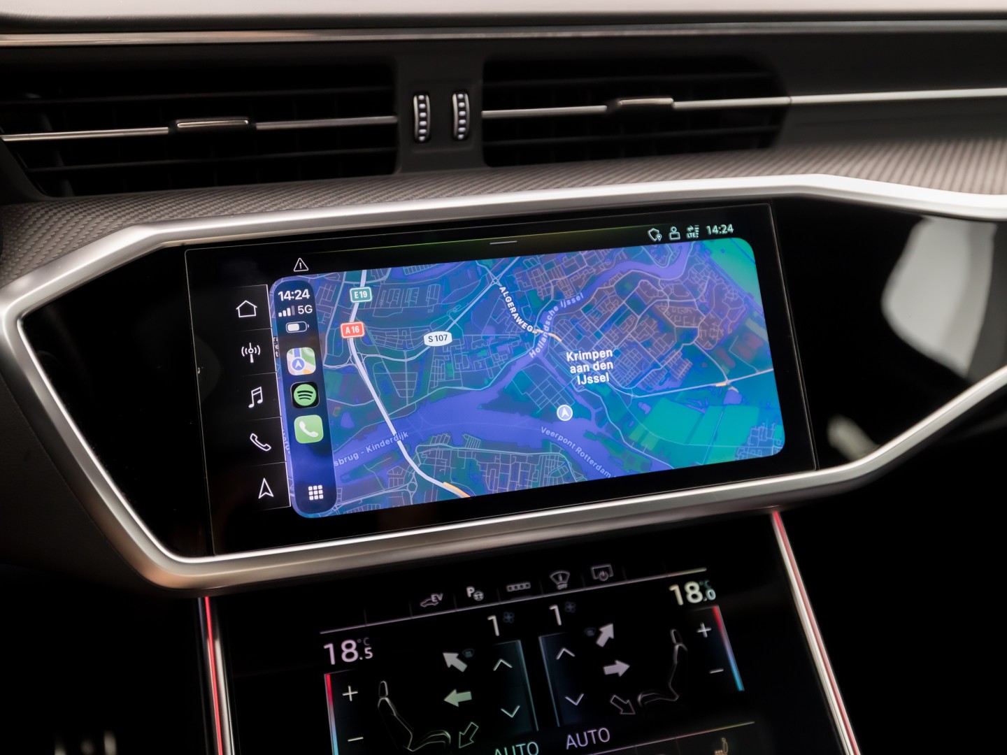 Audi A6 55 TFSI e Quattro S-Line Competition 367Pk Automaat (PANORAMADAK, CARBON PACK, BANG&OLUFSEN, APPLE CARPLAY, CAMERA, MEMORY SEATS, GETINT GLAS, HEAD-UP DISPLAY, ADAPTIVE CRUISE, SFEERVERLICHTING, NIEUWSTAAT)