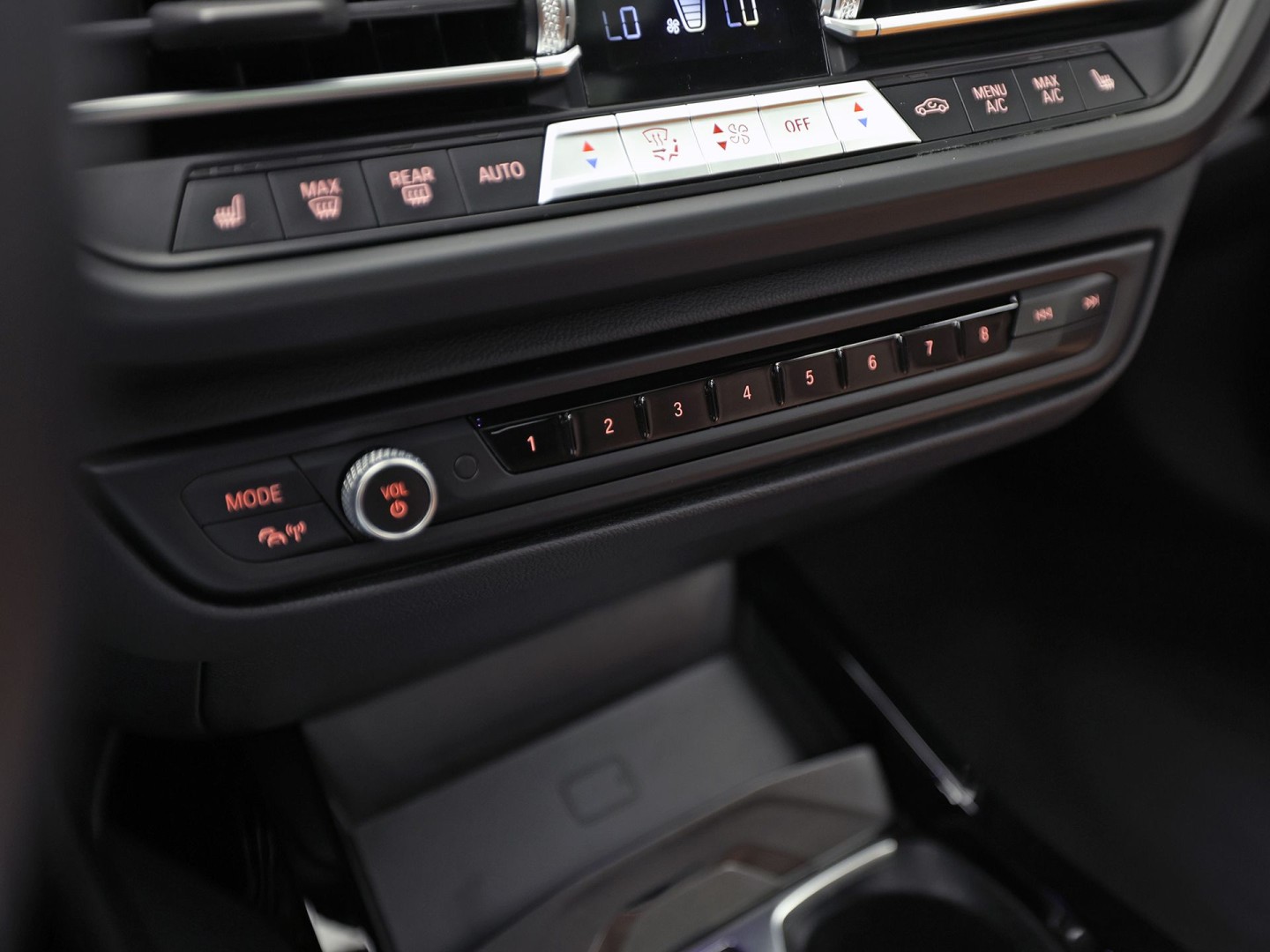 BMW 1 Serie 118i M Sport Automaat (PANORAMADAK, M PAKKET, DEALER ONDERHOUDEN, STUUR/STOELVERWARMING, CAMERA, BRUIN LEDER, SPOILER, BLACK PACK, SFEERVERLICHTING, NIEUWSTAAT)
