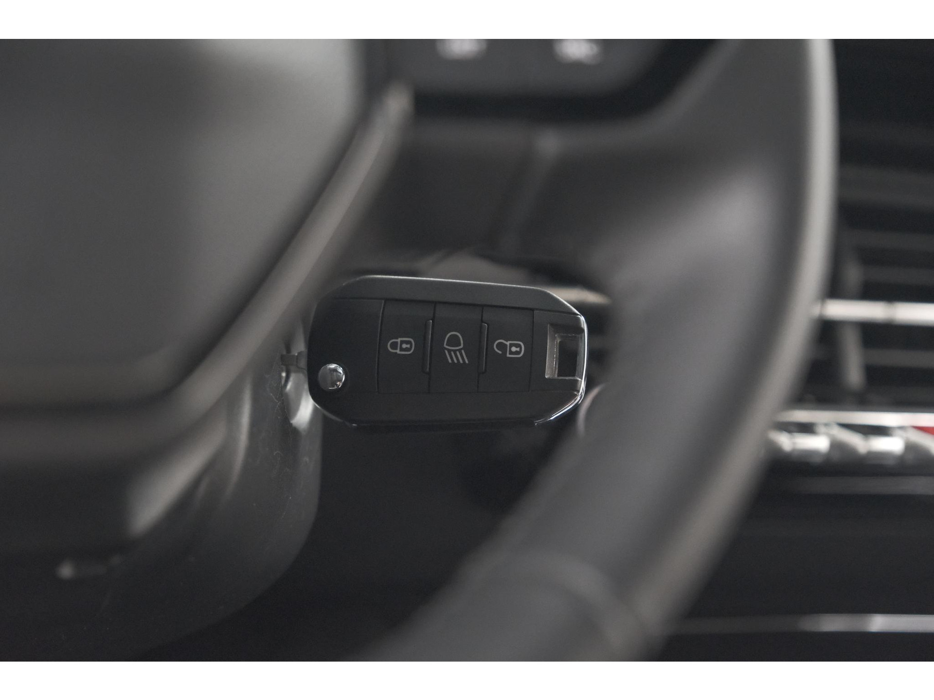 Peugeot 2008 PureTech 130 EAT8 Blue Lease Allure | Camera | Navigatie | Parkeersensoren | Apple Carplay