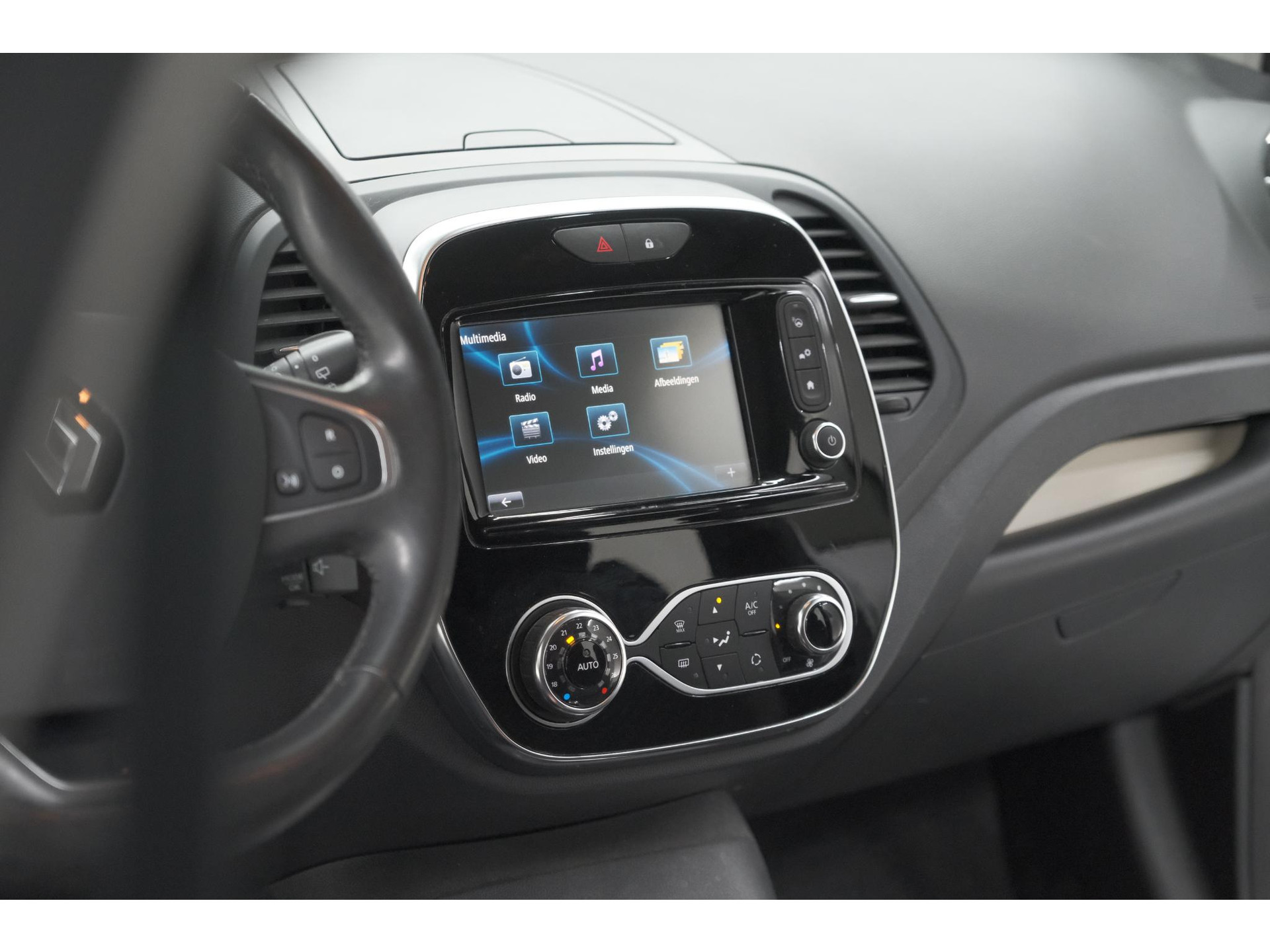 Renault Captur TCe 90 Intens | Camera | Dodehoekdetectie | Navigatie | Parkeersensoren