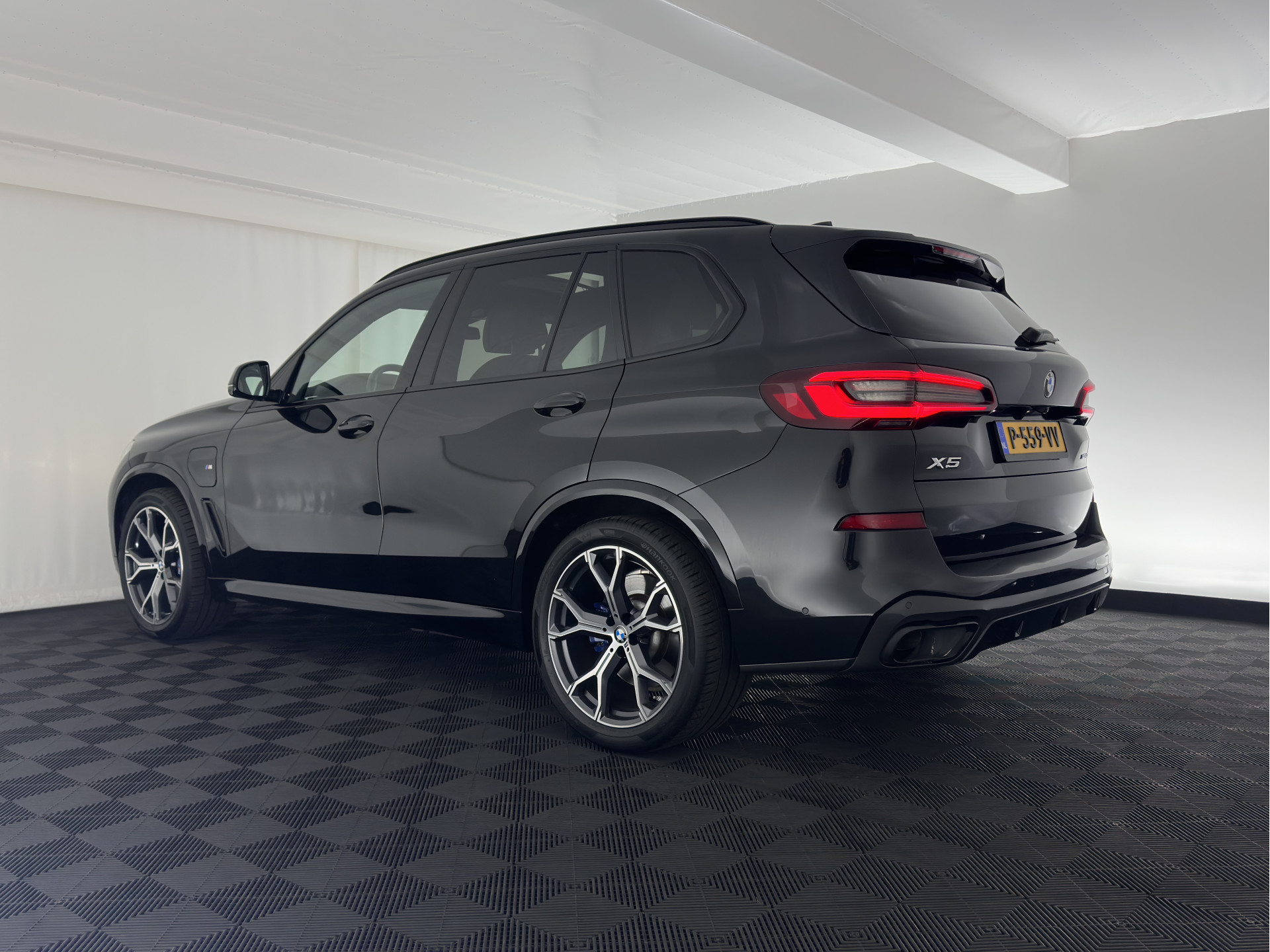 BMW X5 xDrive45e M-Sportpack High Executive (INCL-BTW) Aut. *PANO | LEATHER | HEAD-UP | LASER-LED | SOFT-CLOSE | ADAPTIVE-CRUISE | HIFI-SOUND | BLIND-SPOT | MEMORY-PACK | TOP-VIEW | DIGI-COCKPIT | NAVI-FULLMAP | PRIVACY-GLASS | ...