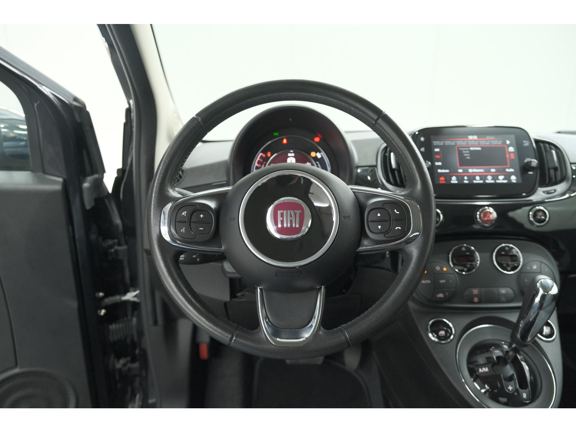 Fiat 500 C TwinAir Turbo Lounge | Parkeersensoren | Climate control | Cruise control | Apple Carplay