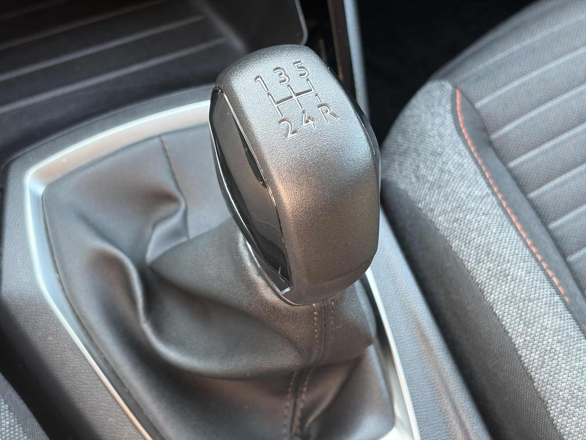 Peugeot 208 1.2 PureTech Blue Lease Active 2e Eigenaar,D-riem vv in 11-2025,Camera,Navi,Carplay,75pk,Clima,Cruise,Rijstrooksensor,Pdc,Lm velgen,N.A.P,Apk tot 11-2027