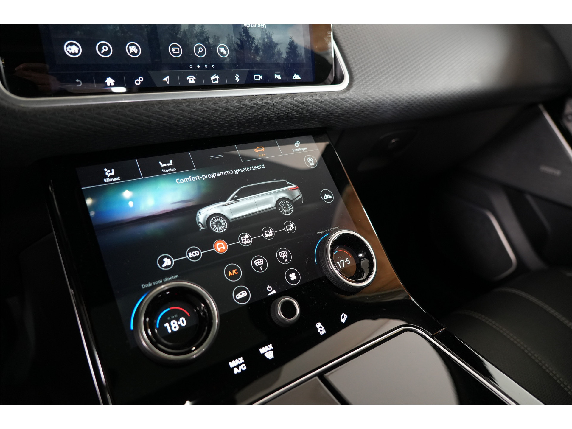 Land Rover Range Rover Velar 2.0 I4 Turbo 300 pk AWD R-Dynamic SE | Pano | Trekhaak | El. Stl. verst. | Massage | Leder | Inparkeer |e | Stl. verw. |
