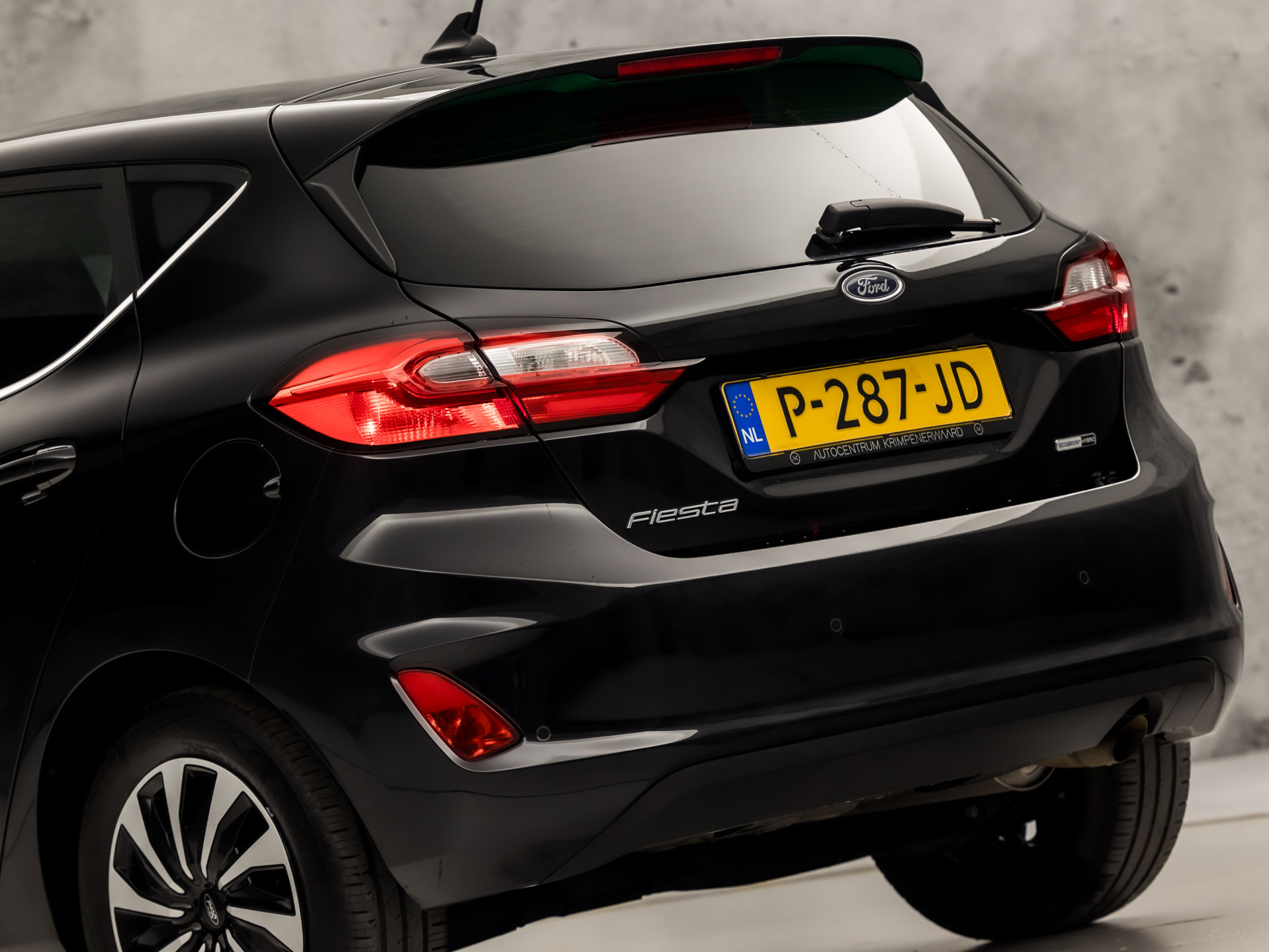 Ford Fiesta 1.0 EcoBoost Hybrid Titanium Sport (APPLE CARPLAY, GROOT NAVI, CLIMATE, GETINT GLAS, PARKEERSENSOREN, SPORTSTOELEN, LM VELGEN, CRUISE, NIEUWSTAAT)