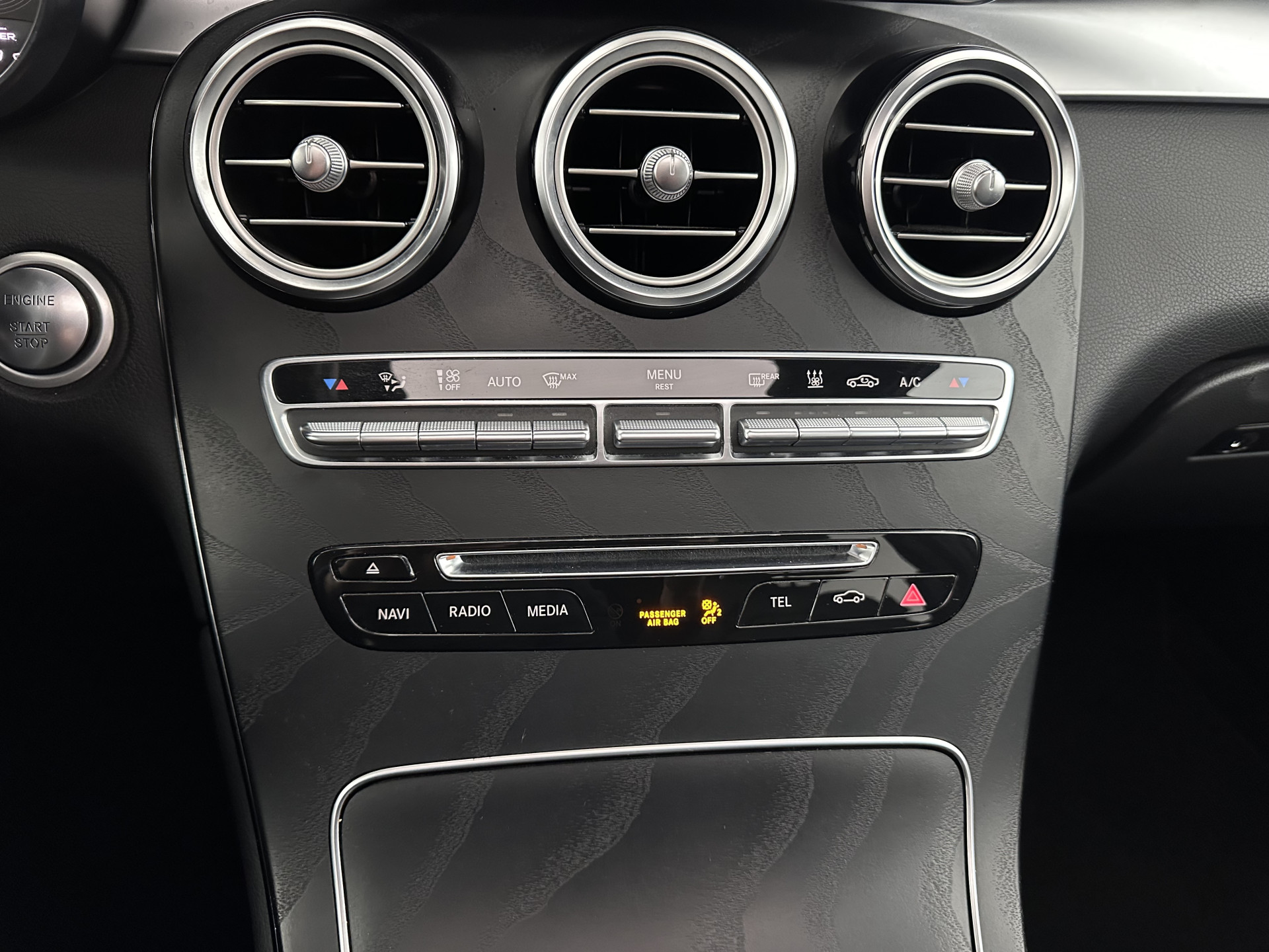 Mercedes-Benz GLC-klasse 350e 4MATIC AMG Aut. *PANO | FULL-LEATHER | FULL-LED | HEATED-SPORTSEATS | CAMERA | NAVI-FULLMAP | PRIVACY-GLASS | SHIFT-PADDLES | ECC | PDC | CRUISE | 19''ALU*