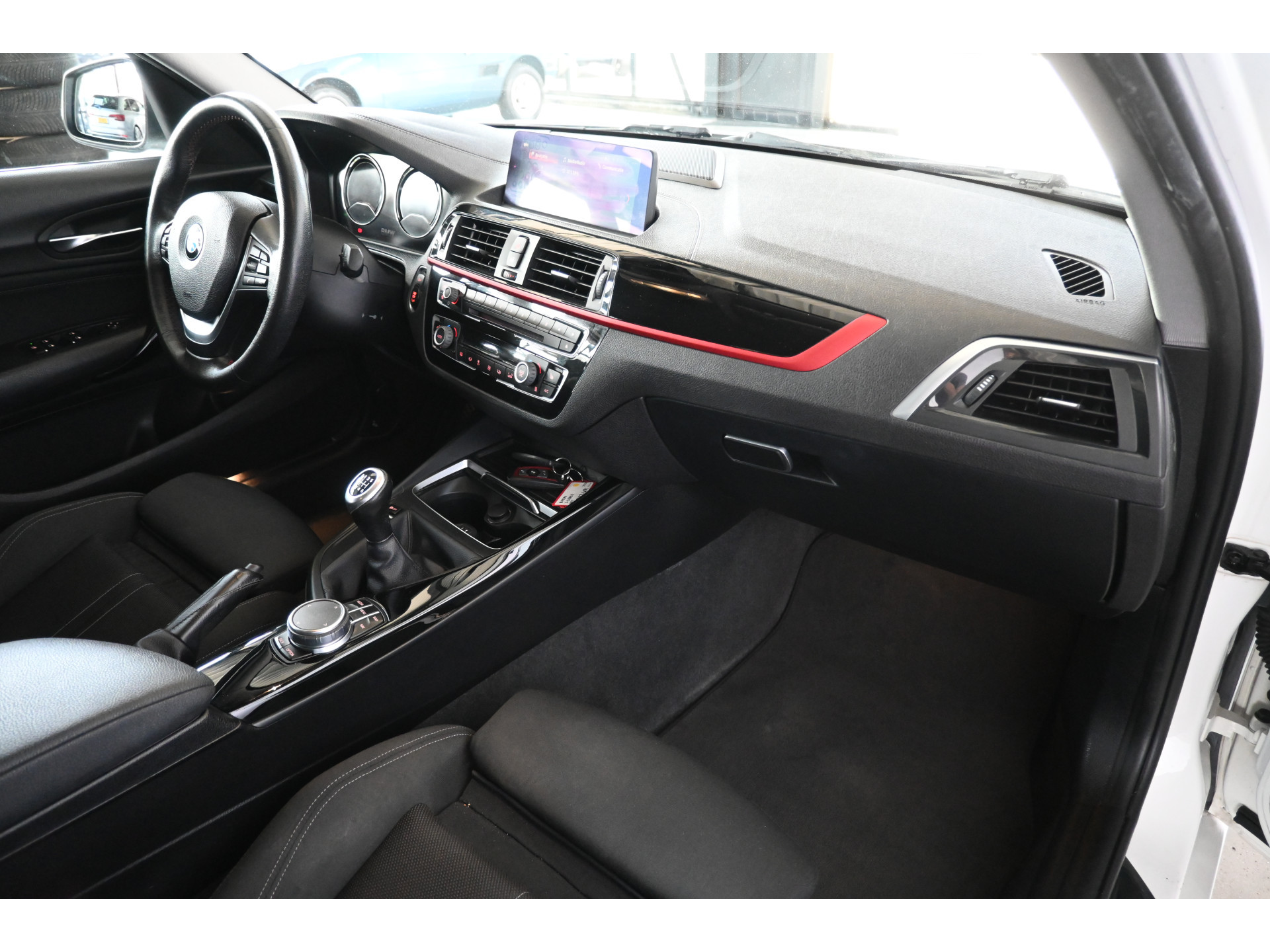 BMW 1-serie 116i Sport Cima Navigatie Pdc Cruise Control LED Stoelverwarming Inruil Mogelijk!