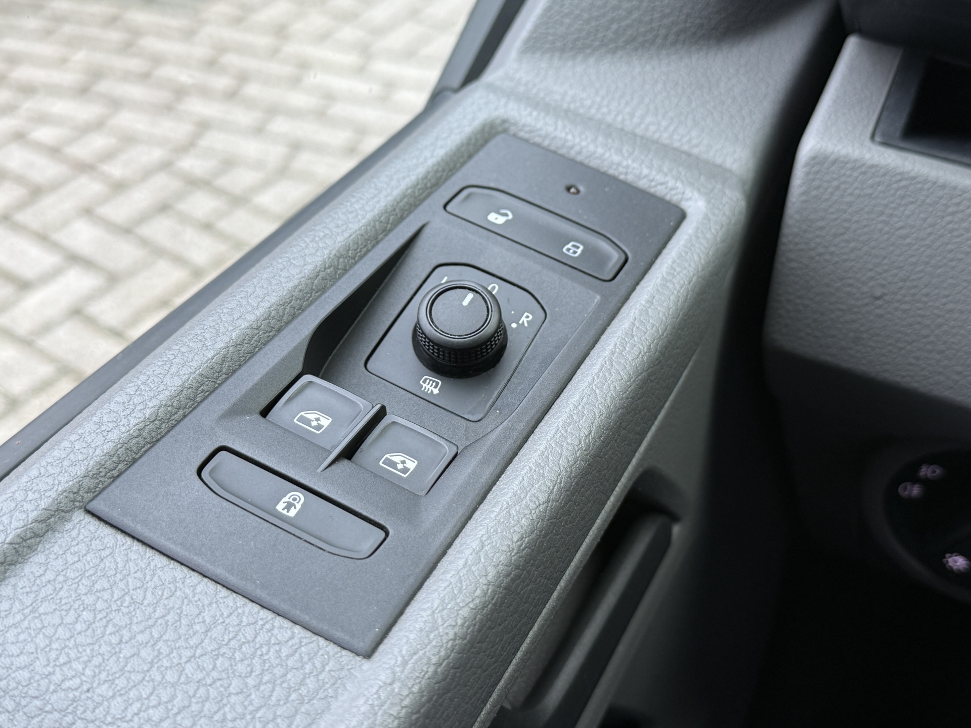 Volkswagen Transporter 2.0 TDI L2H1 30 DC Highline | Origineel NL | Apple carplay  | Camera | Trekhaak |