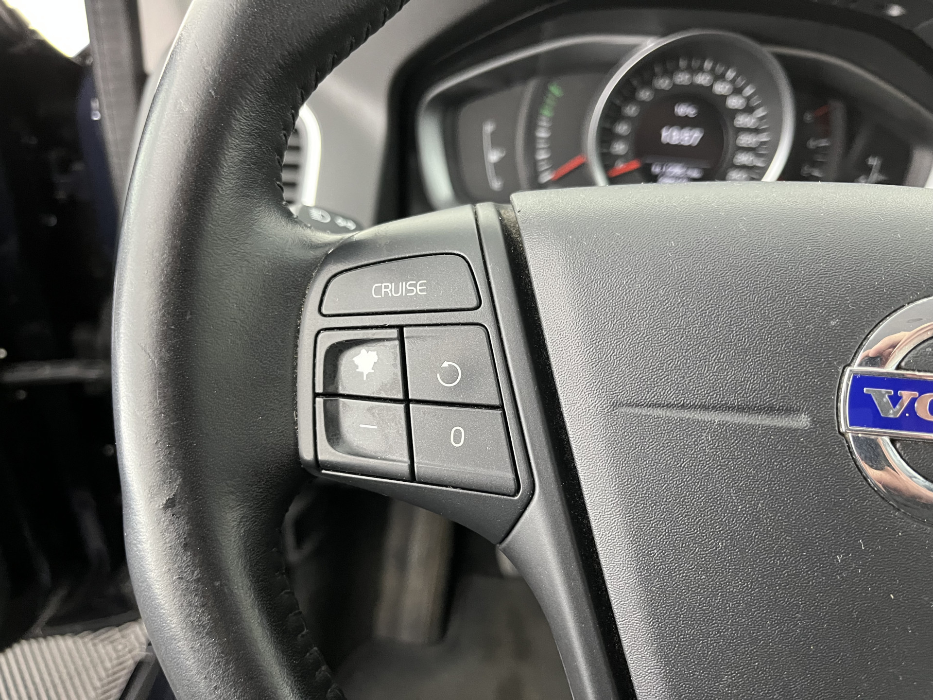 Volvo XC60 2.0 D3 FWD Momentum *LEATHER | NAVI-FULLMAP | COMFORTSEATS | ECC | PDC | CRUISE | PRIVACYGLASS | TOWBAR | 17''ALU*