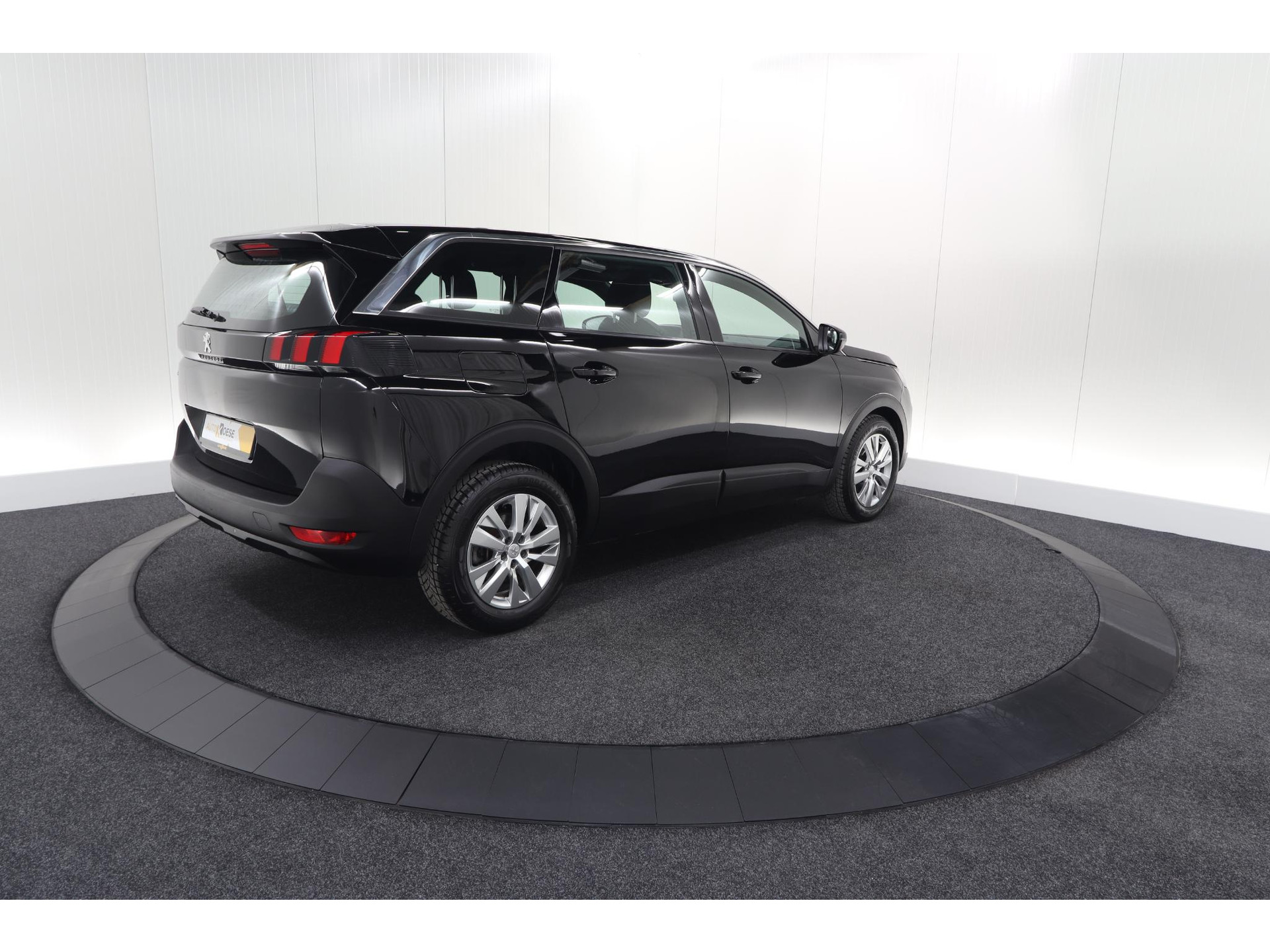 Peugeot 5008 PureTech 130 EAT8 Active Pack Business | 7 Zitplaatsen | Camera | Navigatie | Apple Carplay | Parkeersensoren
