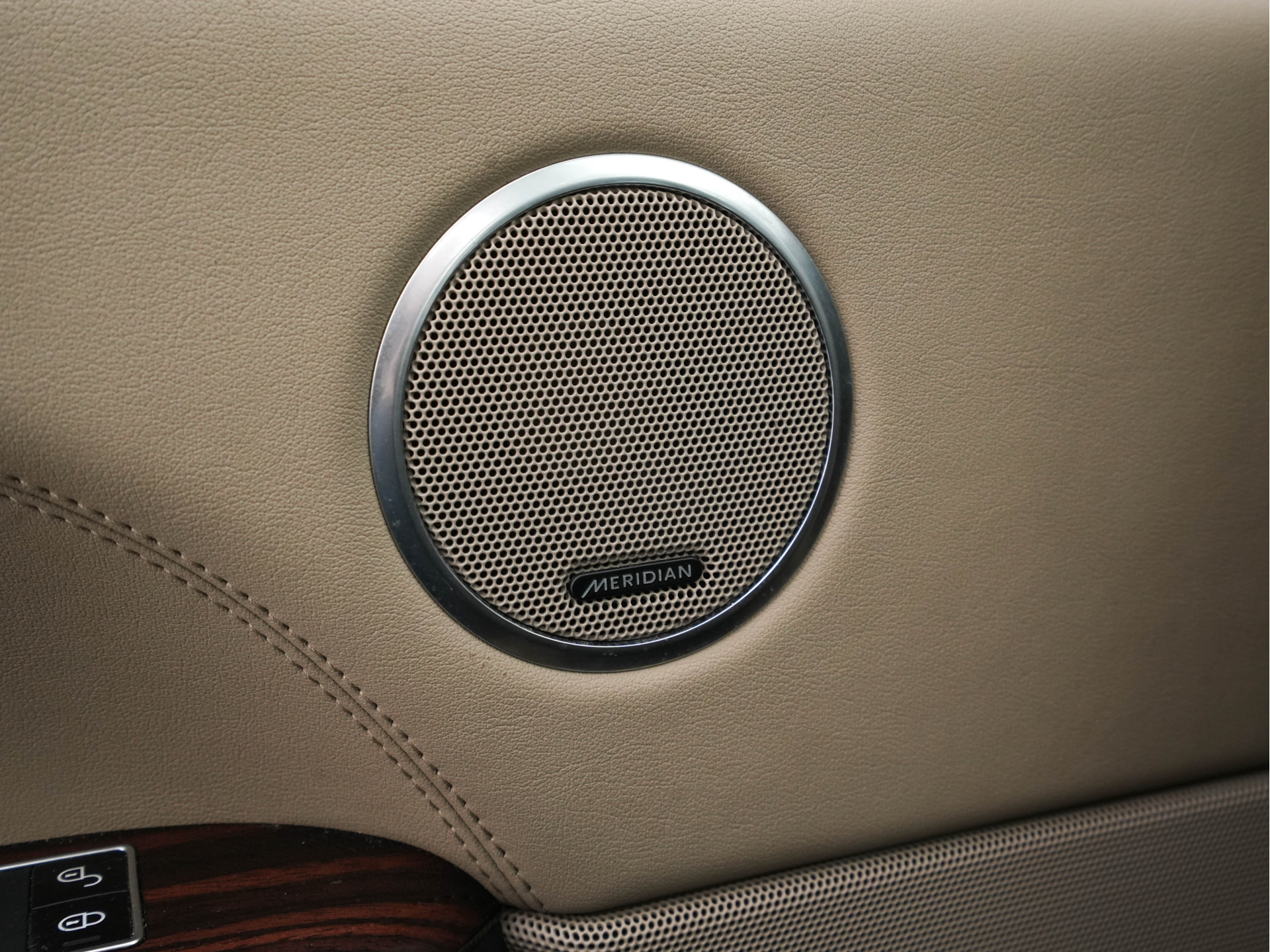 Land Rover Range Rover 4.4 SDV8 Vogue AWD Aut. *PANO | DIGI-COCKPIT | MERIDIAN-AUDIO | SURROUND-VIEW | MEMORY-PACK |  KEYLESS | OXFORD-FULL-LEATHER | BI-XENON | NAVI-FULLMAP | ECC | PDC | CRUISE | COMFORT-SEATS | 21"ALU*