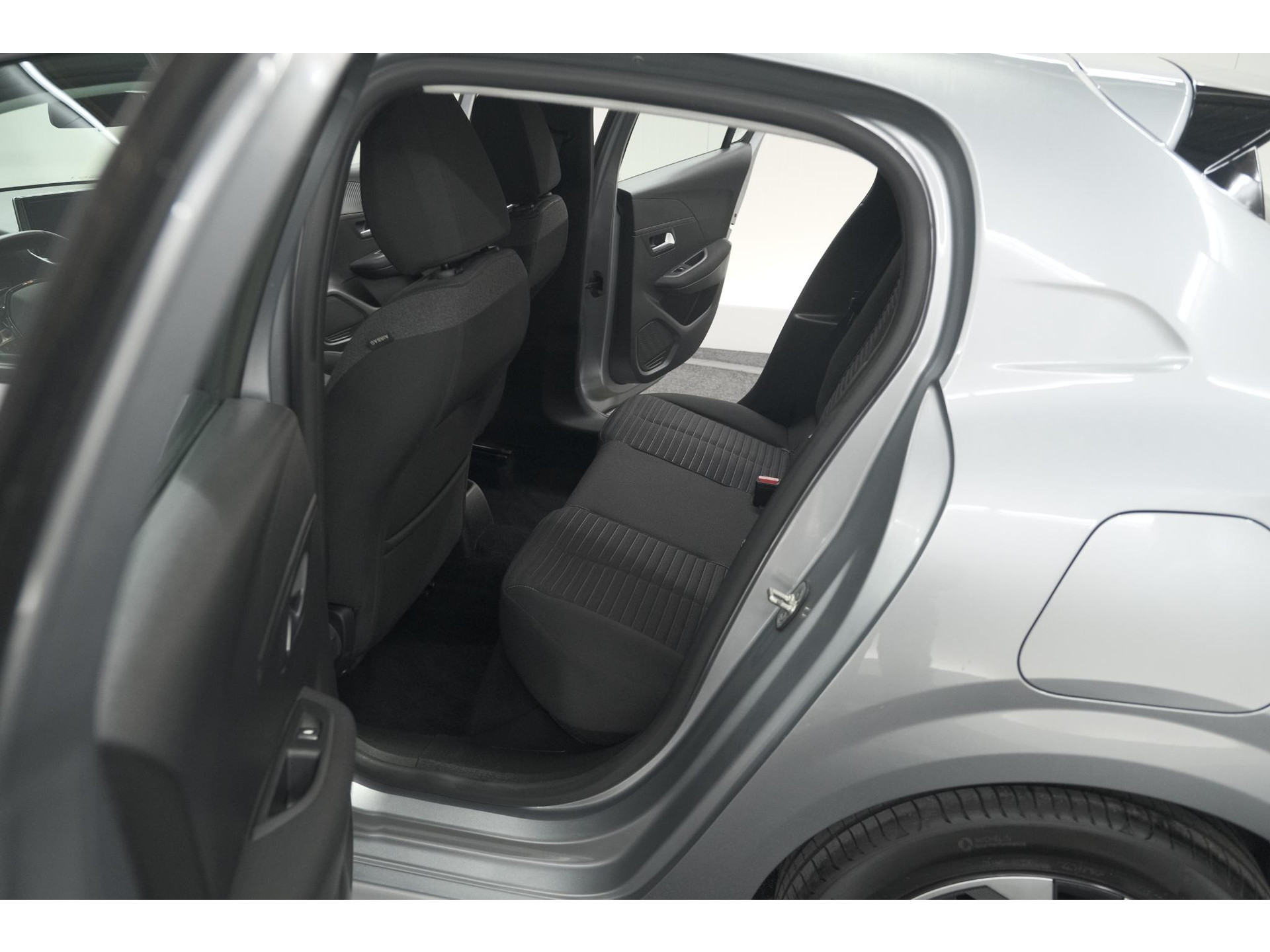 Peugeot 208 PureTech 100 Active | Parkeersensoren | Navigatie | Apple Carplay