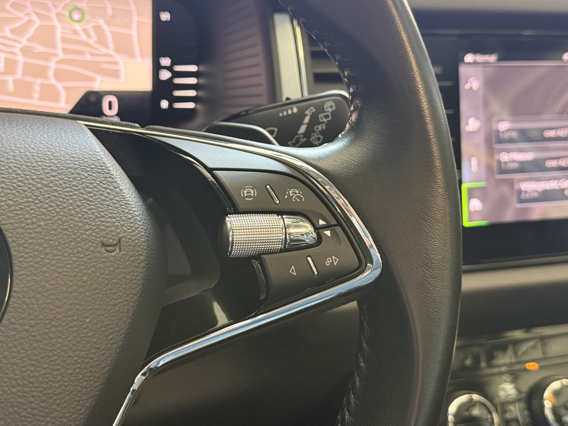 ŠKODA Kodiaq 1.5 TSI Business Edition | Panoramadak | Trekhaak | Apple Carplay | Dakdragers