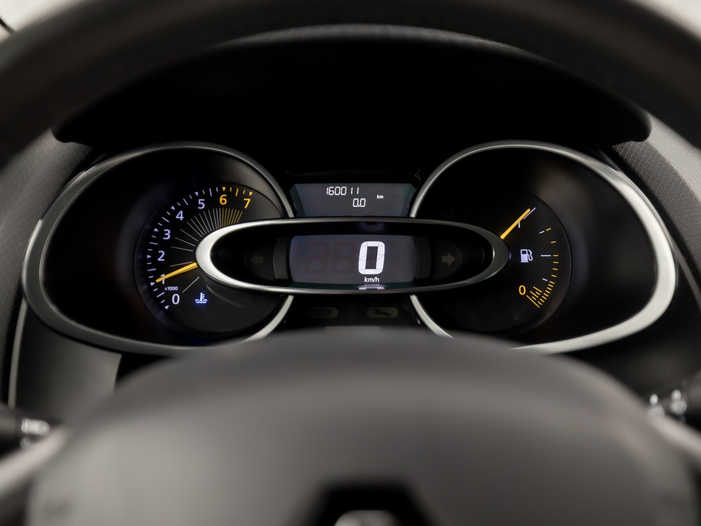 Renault Clio Estate 0.9 TCe Dynamic Sport (NAVIGATIE, LM VELGEN, GETINT GLAS, SPORTSTOELEN, CRUISE, PARKEERSENSOREN, NIEUWE APK, NIEUWSTAAT)
