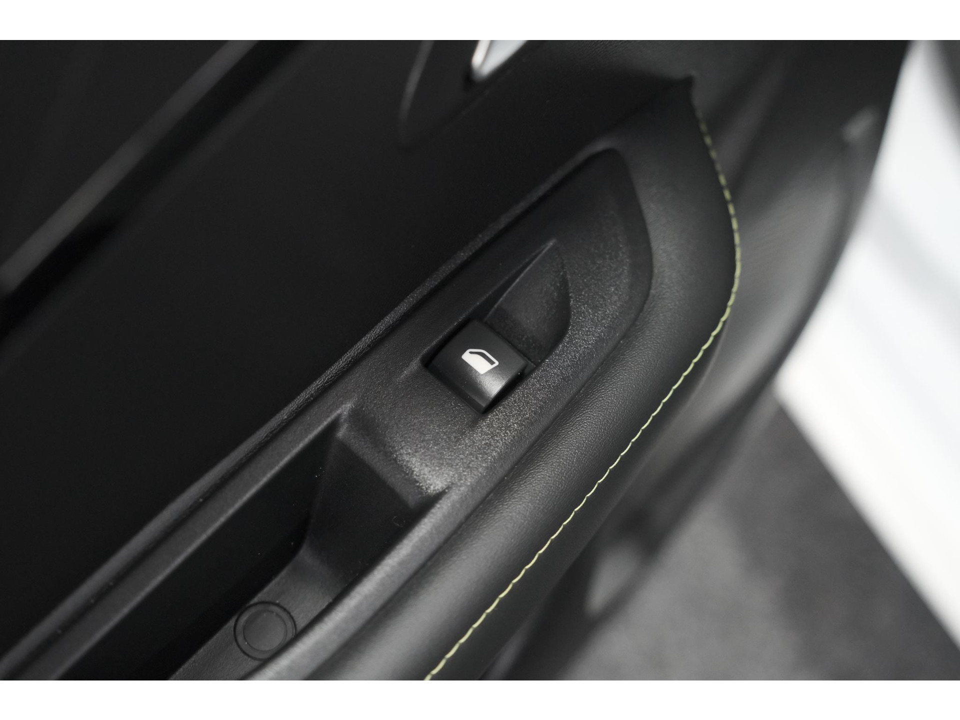Peugeot 208 PureTech 100 GT | Camera | Navigatie | Sfeerverlichting | Apple Carplay | Parkeersensoren