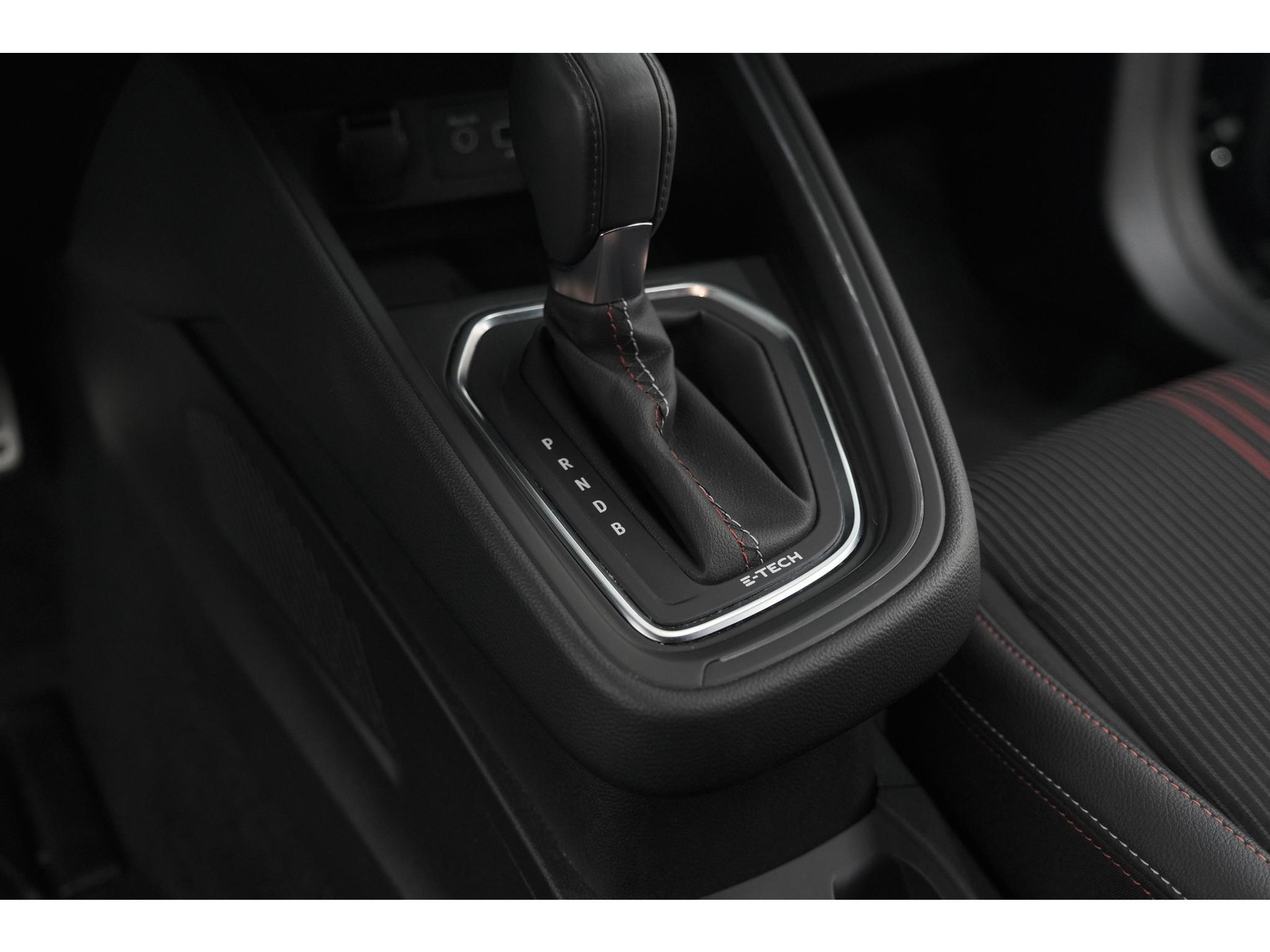 Renault Clio 1.6 E-Tech Hybrid 140 R.S. Line | 360 Camera | Apple Carplay | 9.3 Inch Groot Scherm | Sportstoelen