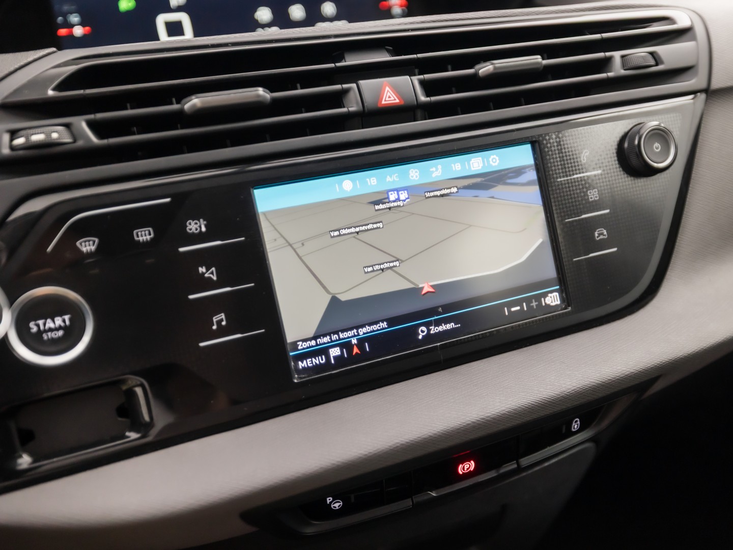 Citroën Grand C4 Spacetourer 1.2 PureTech Sport 7 Persoons Automaat 131Pk (APPLE CARPLAY, DB-RIEM VERVANGEN, GROOT NAVI, CAMERA, GETINT GLAS, TREKHAAK, NIEUWE APK, NIEUWSTAAT)
