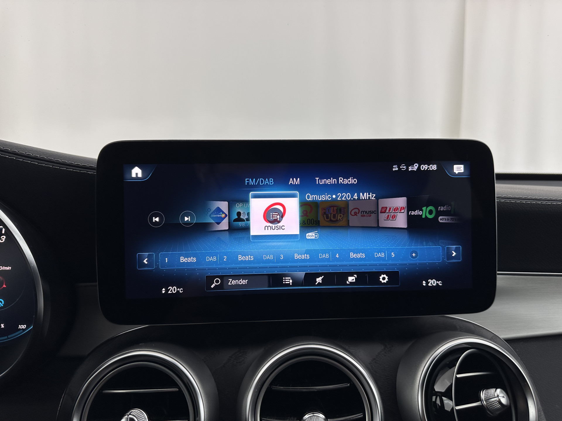 Mercedes-Benz GLC-klasse Coupé 300de 4MATIC Business Solution AMG (Plug-in) (INCL.BTW) *LEATHER-FABRIC | FULL-LED | CAMERA | HEATED-SPORTSEATS | NAVI-FULLMAP | PRIVACYGLASS | SHIFTPADDLES | DAB+ | ECC | PDC | CRUISE | 19''ALU*