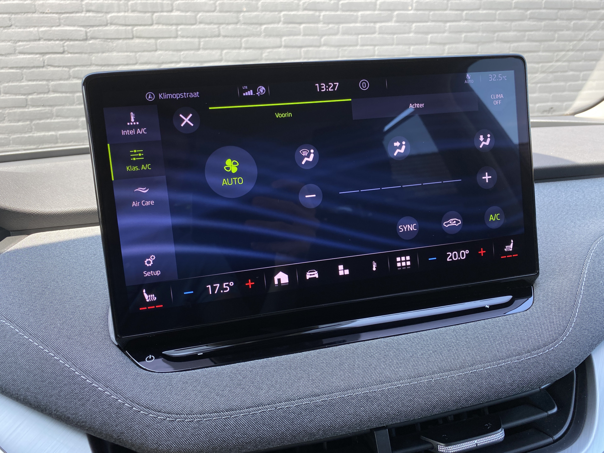 ŠKODA Enyaq iV 60 | 1e eigenaar | dealer onderhouden | navigatie | trekhaak | camera | stoelverwarming | apple carplay