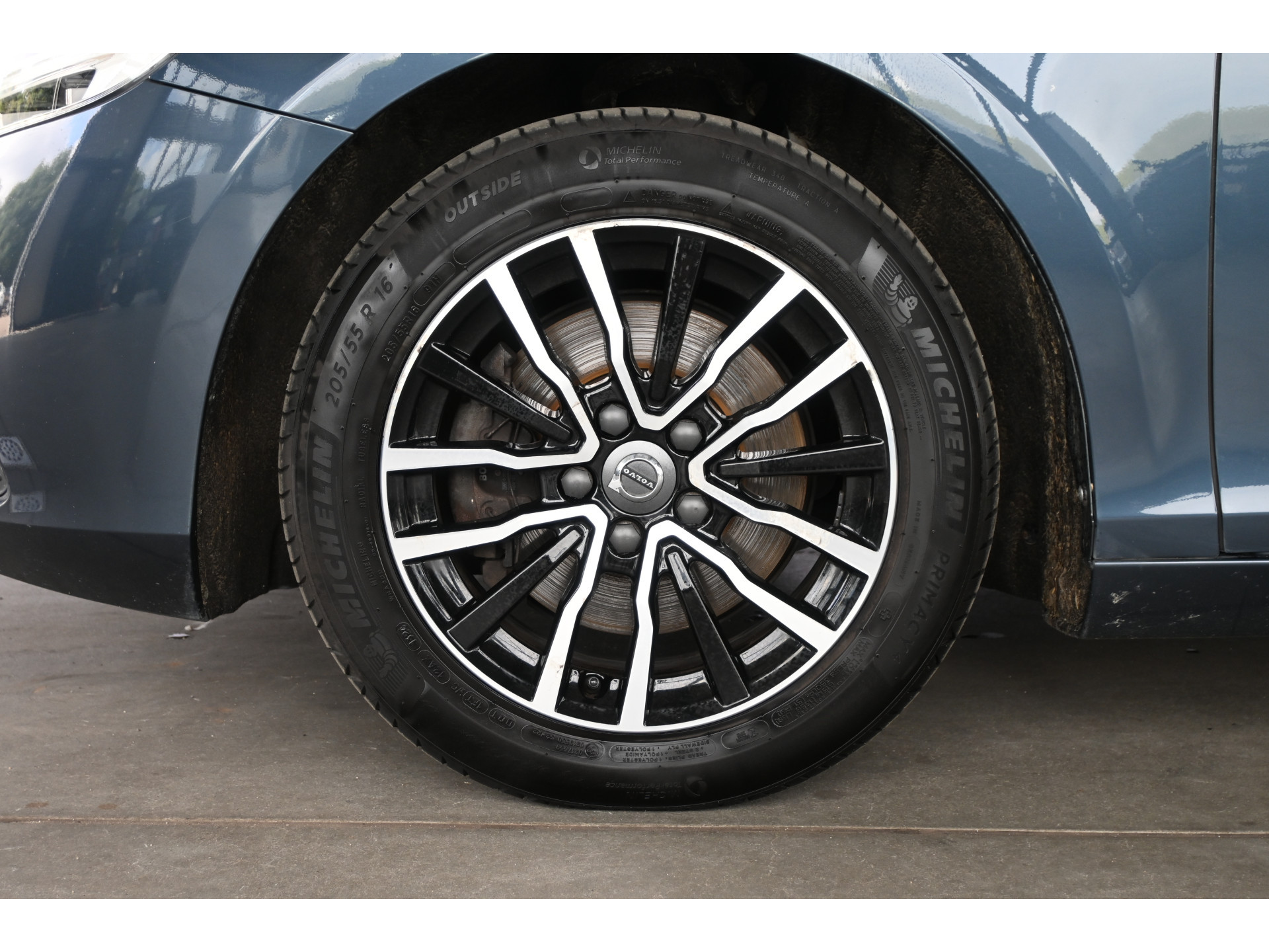 Volvo V40 2.0 T2 Momentum Nap Clima Cruise control Trekhaak Navigatie Stoelverwarming Goed onderhouden! Inruil Mogelijk!