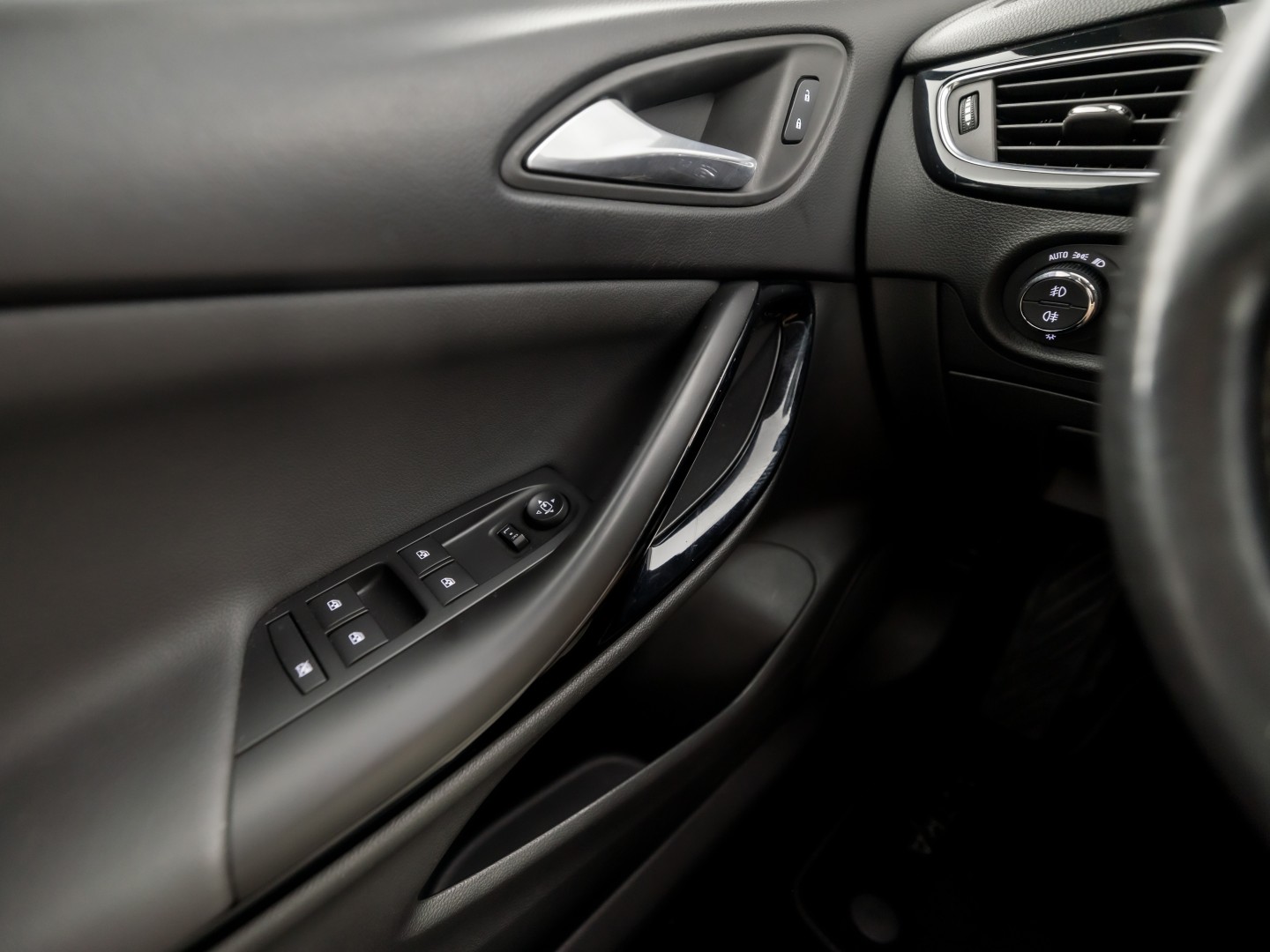 Opel Astra Sports Tourer 1.4 Turbo Innovation Sport 150Pk Automaat (APPLE CARPLAY, NAVIGATIE, CAMERA, STUUR/STOELVERWARMING, SPORTSTOELEN, ADAPTIVE CRUISE, LM VELGEN, NIEUWSTAAT)