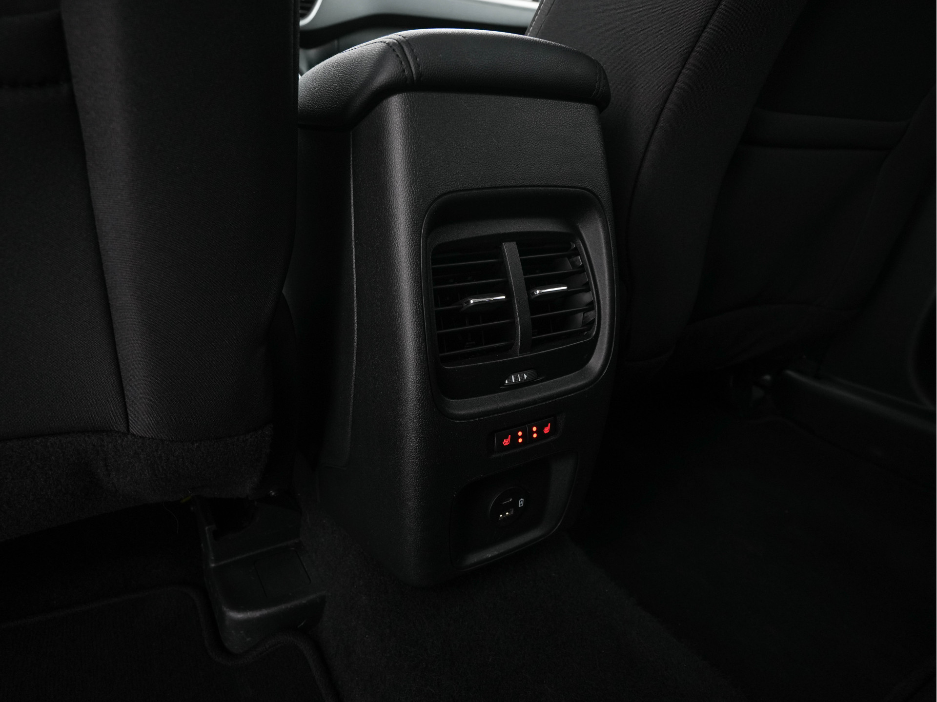 Ford Kuga 2.5 PHEV Titanium (INCL-BTW) *DIGI-COCKPIT | ADAPTIVE-CRUISE | BLINDSPOT | PARK-PILOT | CAMERA | NAVI-FULLMAP | HEATED-SEATS | COMFORT-SEATS | ECC | CARPLAY | PDC | DAB | LANE-ASSIST | 17''ALU*