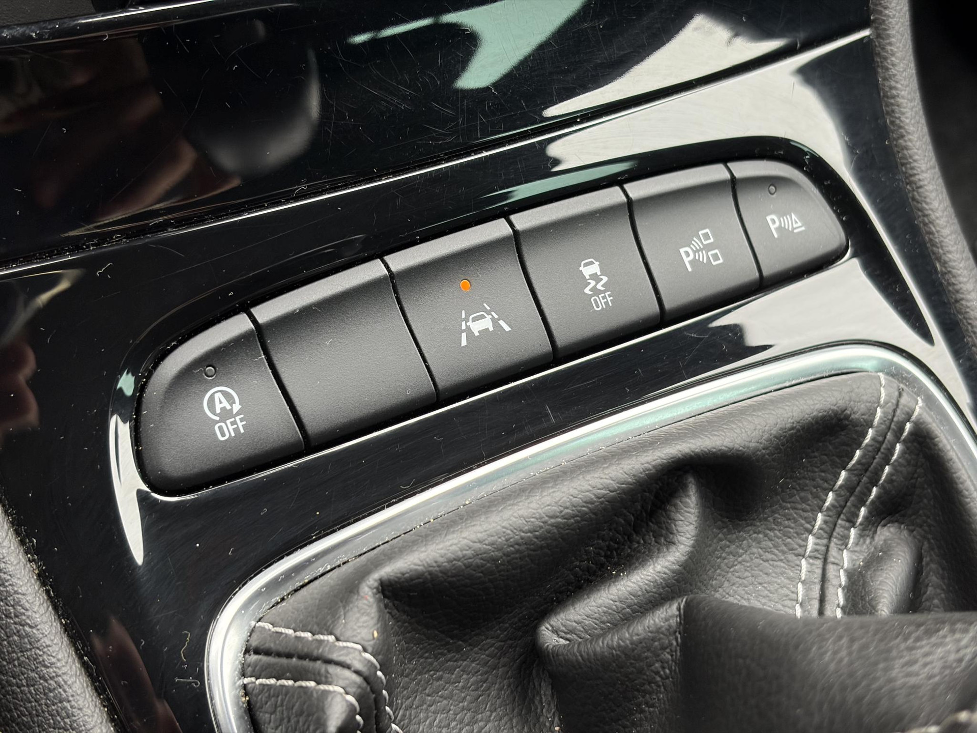 Opel Astra Sports Tourer 1.4 Innovation Dealer Onderhouden l 150pk l Carplay l 2e Eigenaar l Camera l Trekhaak l Keyless l Navi l Halfleder l Pdc V+A l 6 Bak l Clima l Cruise l Rijstrooksensor l Dodehoeksensor l N.A.P l Apk tot 01-2027