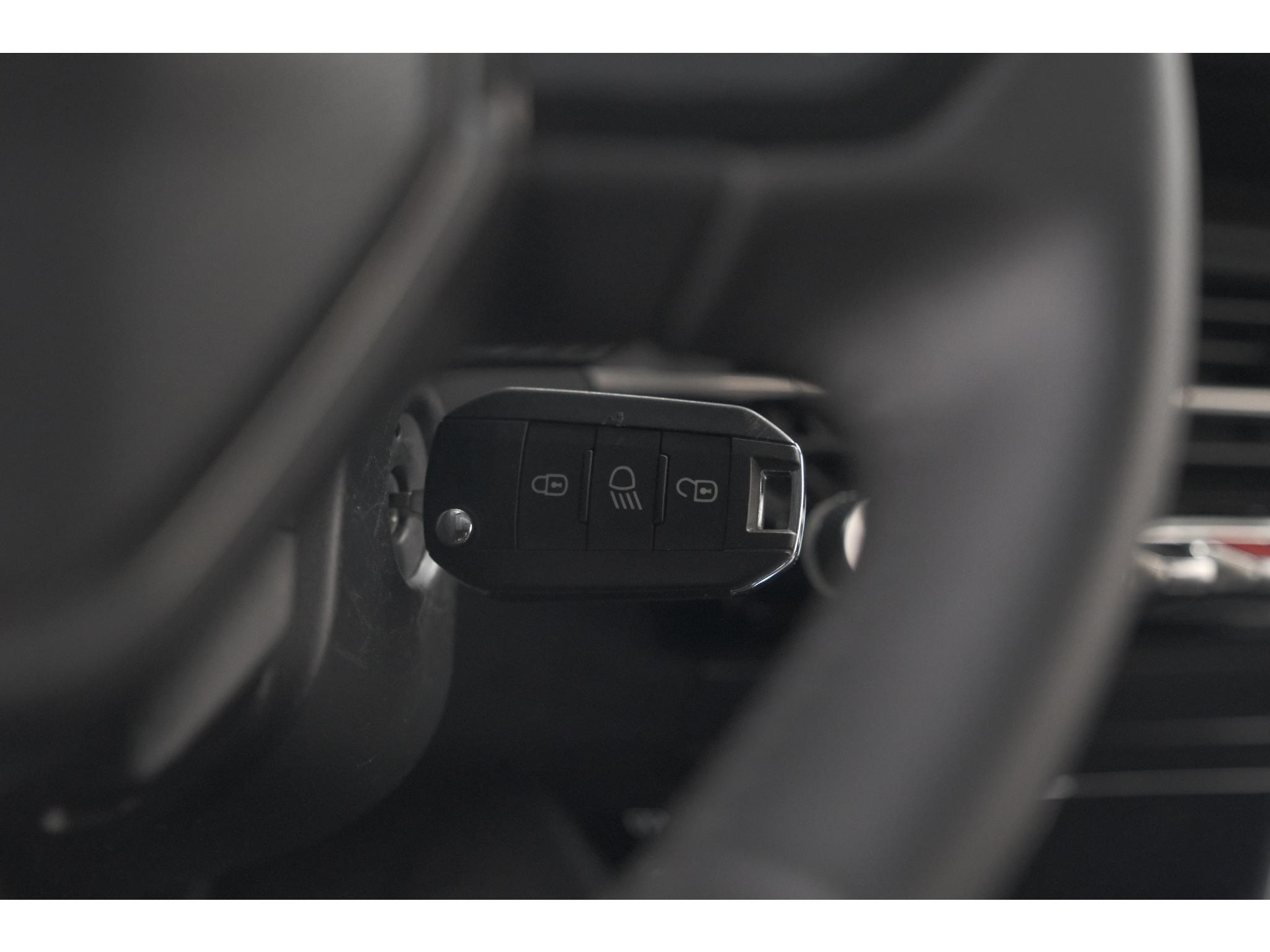 Peugeot 208 PureTech 100 Allure | Parkeersensoren | Navigatie | Apple Carplay