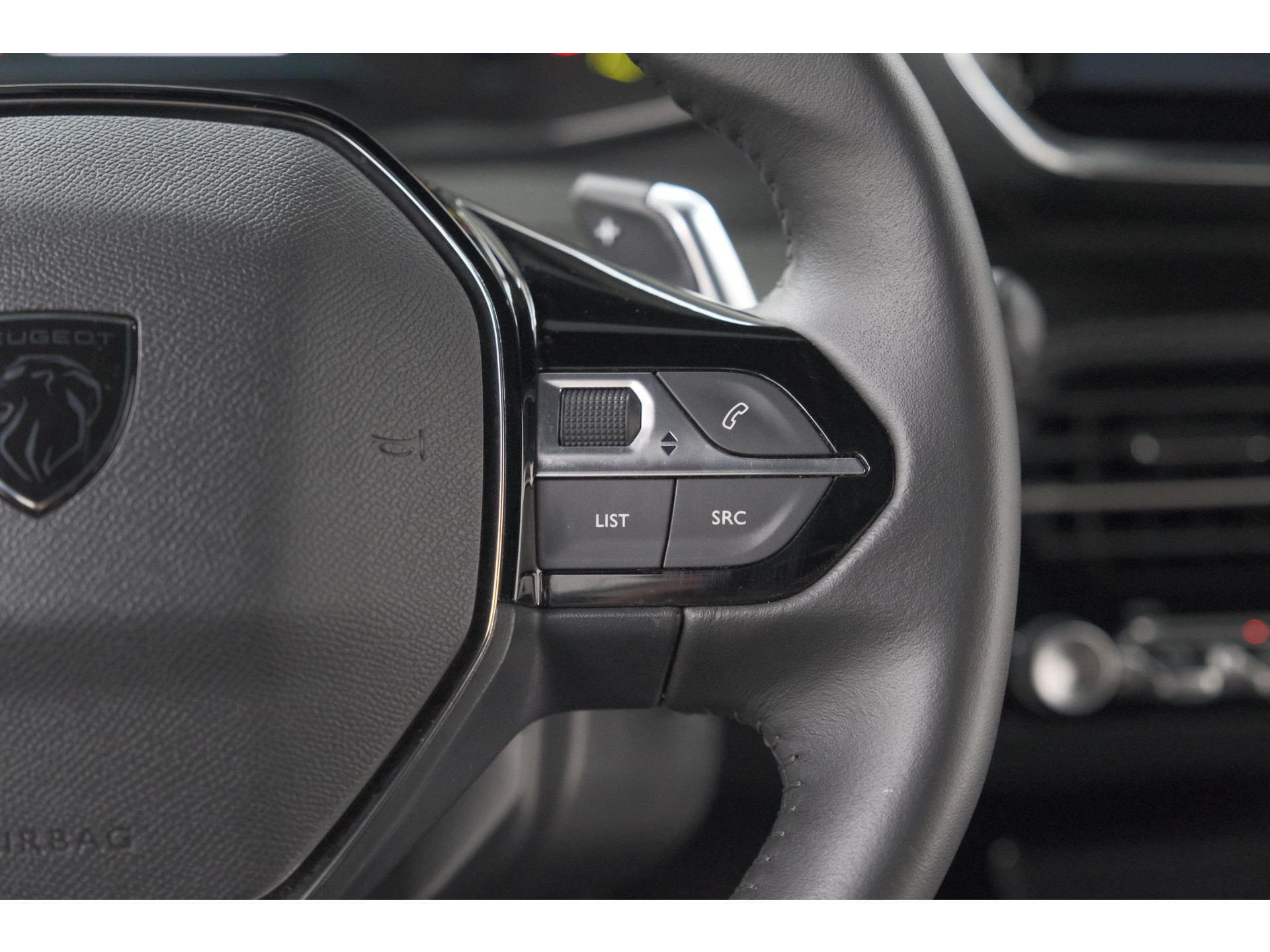 Peugeot 2008 Hybrid 136 e-DCS6 Style | Apple Carplay | Parkeersensoren | Climate control