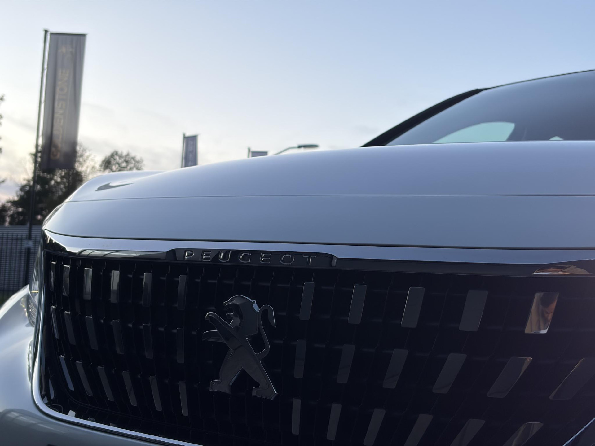 Peugeot 3008 1.2 PureTech Active ✓D-riem vv in 2023✓360° Camera✓Carplay✓Navi✓131pk✓Clima✓Cruise✓Trekhaak✓Dealer Onderhouden✓Bj 11-2019✓Lm velgen✓6 Bak✓Pdc✓N.A.P✓Apk tot 06-2027