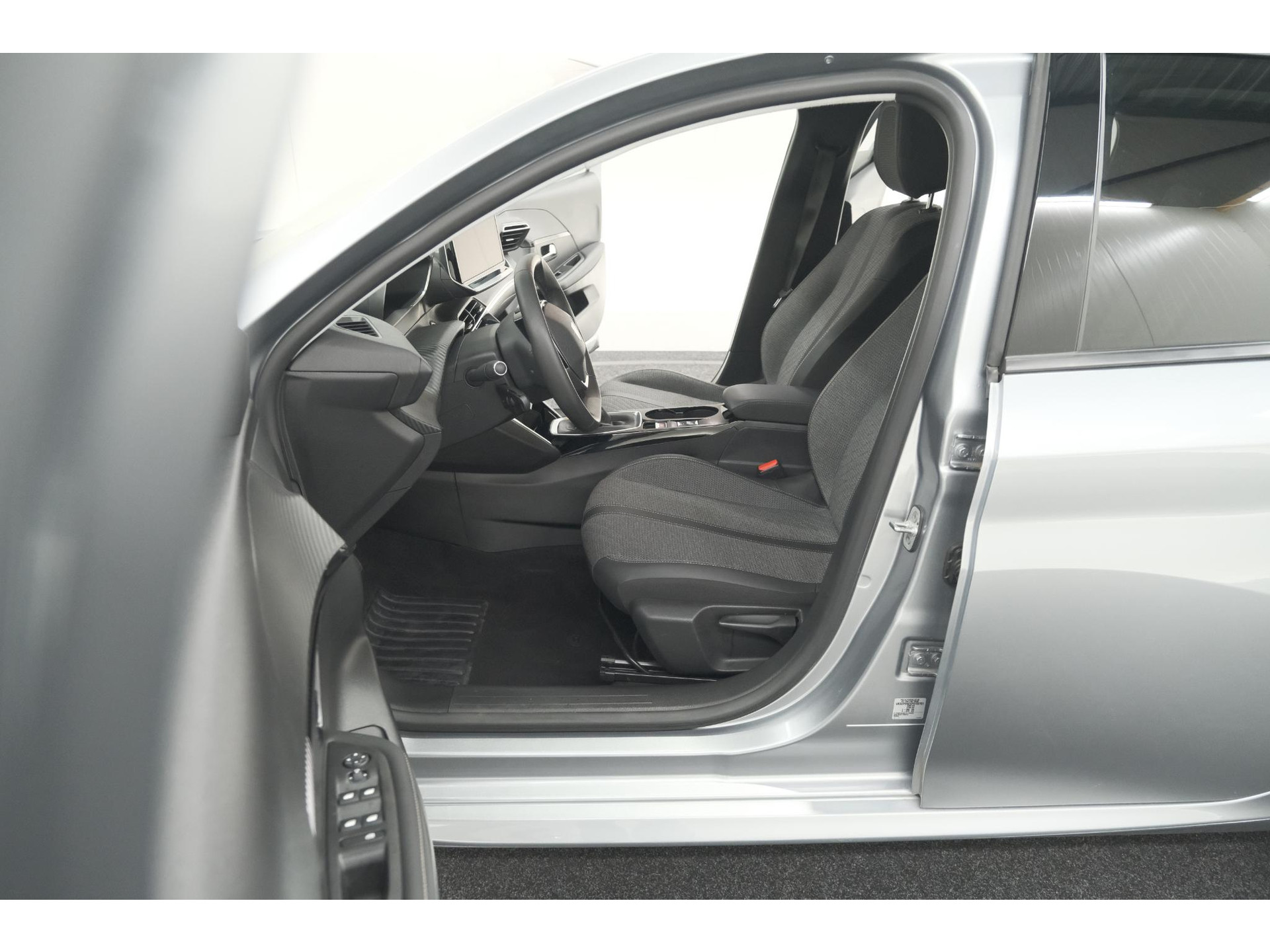 Peugeot 208 PureTech 100 Allure Pack | NIEUW MODEL | Apple CarPlay | Parkeersensoren | Climate Control