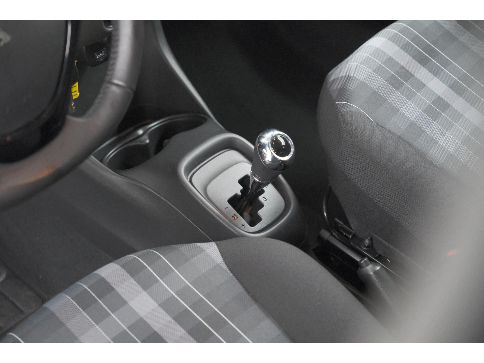 Peugeot 108 1.0 e-VTi Active | Unieke Auto! | Automaat | Airco | Getint Glas | Bluetooth Radio | 5 Deurs