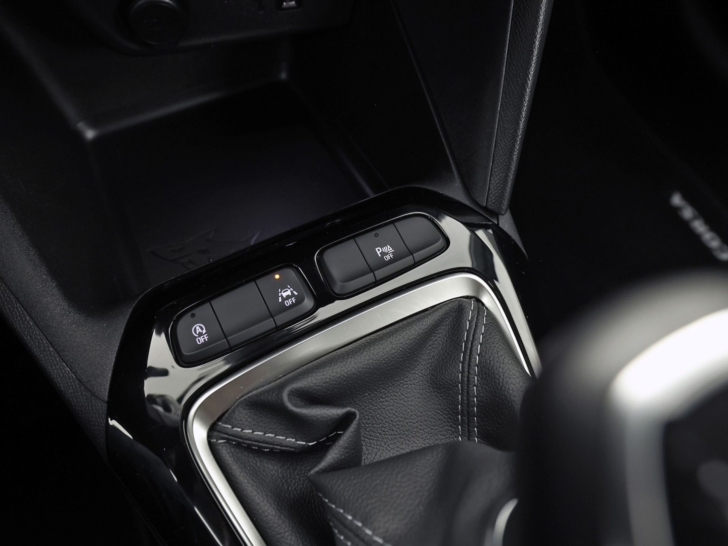 Opel Corsa 1.2 Sport (APPLE CARPLAY, GROOT NAVI, 360 CAMERA, CRUISE, PARKEERSENSOREN, LEDER STUURWIEL, SPORTSTOELEN, LM VELGEN, NIEUWSTAAT)