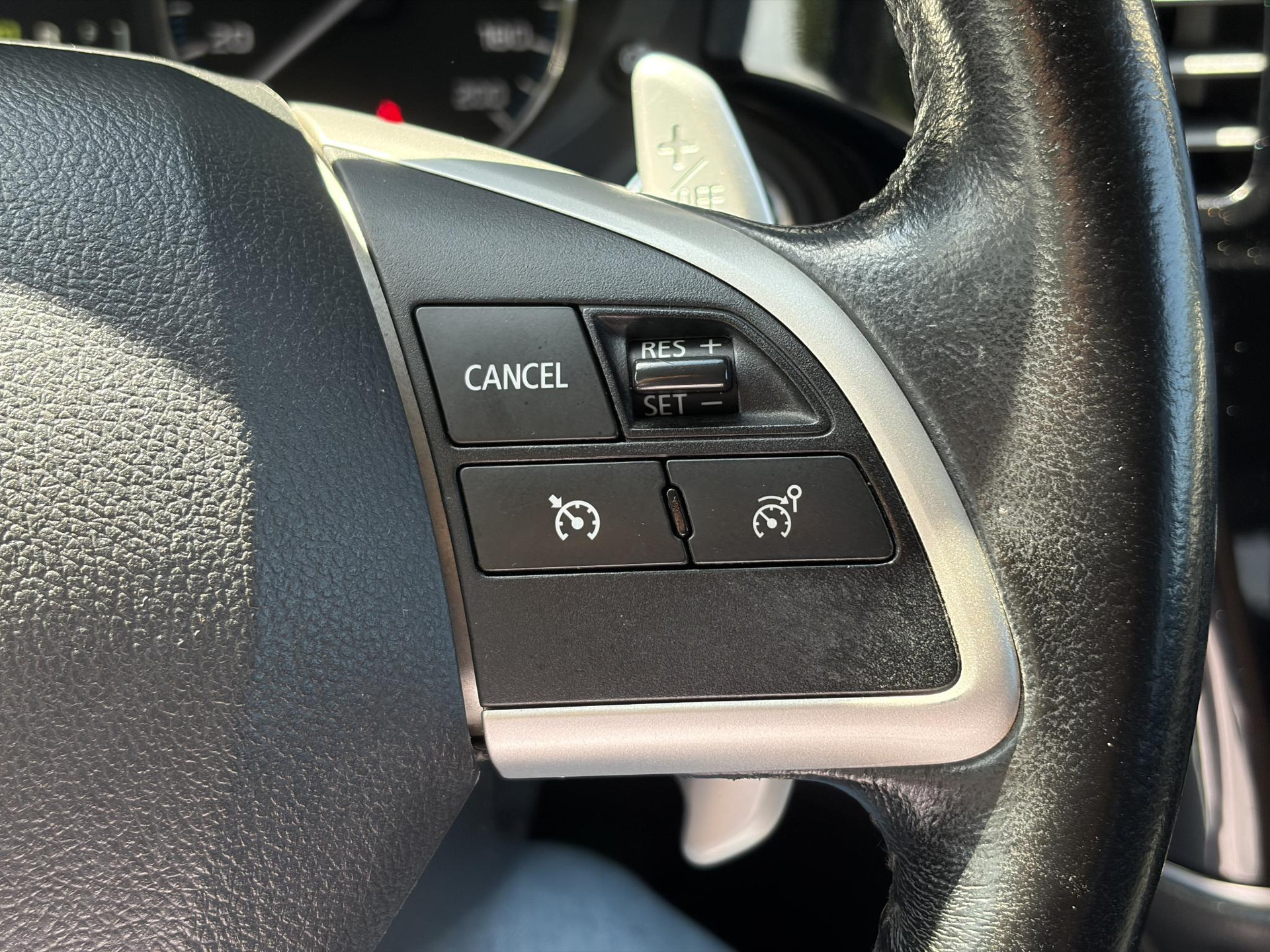 Mitsubishi Outlander 2.0 PHEV Business Edition SOH 73%,Trekhaak,Navi,Camera,Keyless,Halfleder,Clima,Cruise,Lm velgen,N.A.P,Apk tot 04-2027