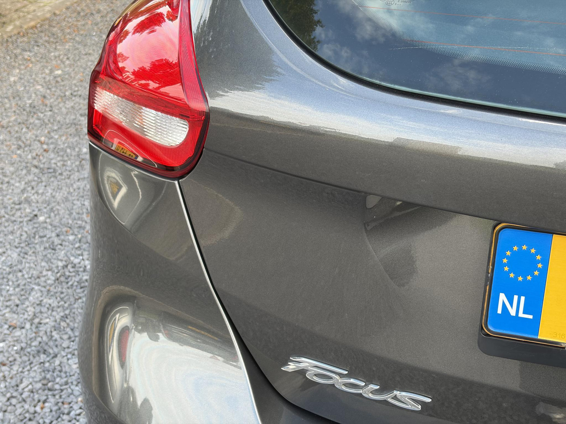 Ford Focus 1.0 Titanium   ✓125pk✓2e Eigenaar✓Navi✓Trekhaak✓6 Bak✓Clima✓Cruise✓Pdc V+A✓Net Beurt gehad✓17''Lm velgen✓N.A.P✓N.A.P✓Apk tot 09-2027