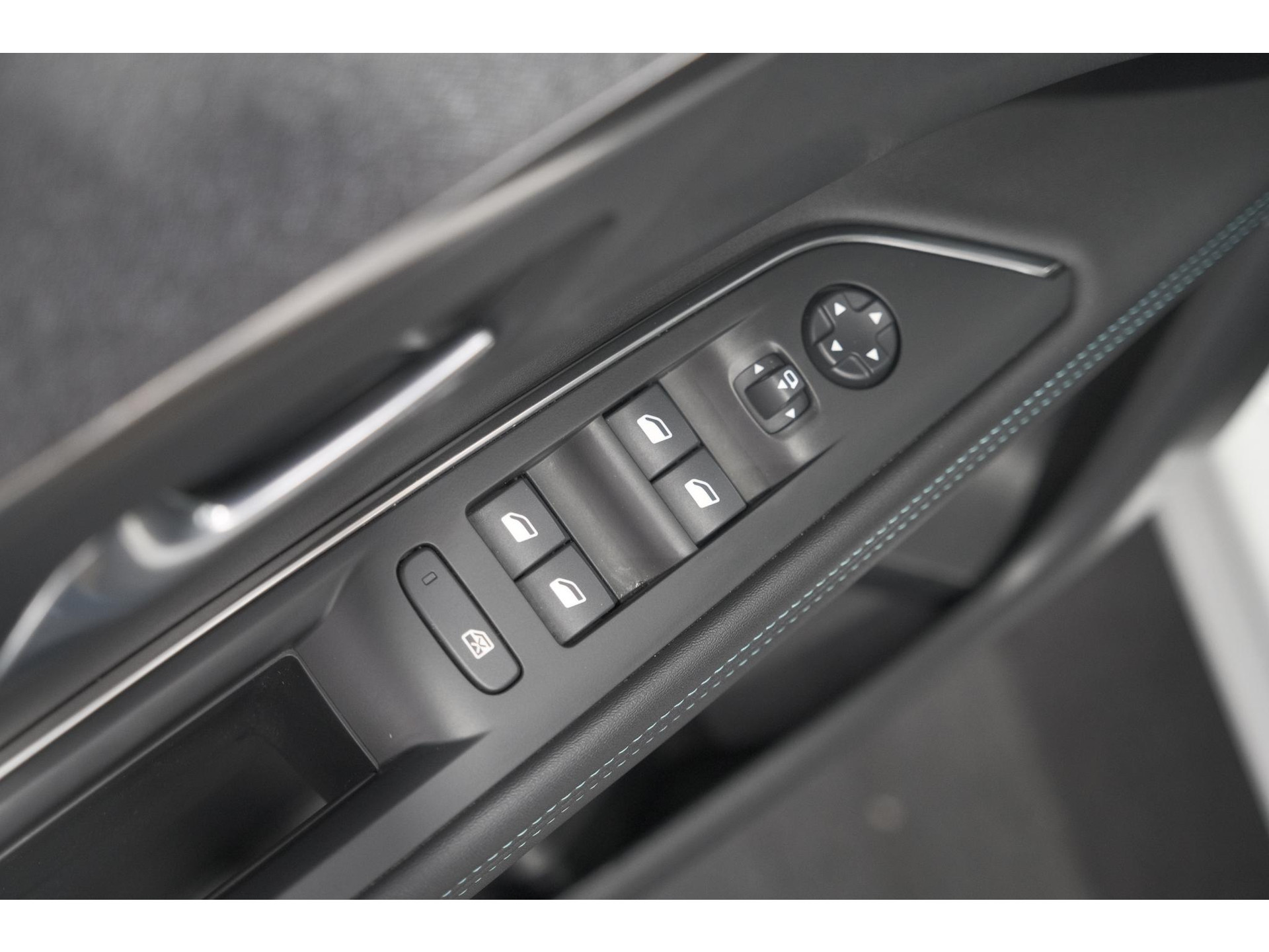 Peugeot 3008 1.6 Plug-in HYbrid 225 Allure | Camera | Dodehoekdetectie | Navigatie | Apple Carplay