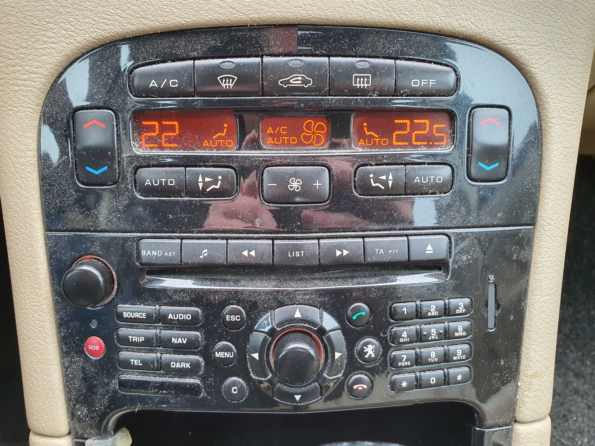 Peugeot 607 2.7 HDiF Executive Ivoire-Pack Aut. *PANO | XENON | NAPPA-FULL-LEATHER | NAVI-FULLMAP | CRUISE | MEMORY-PACK | HEATD-COMFORTSEATS | TOWBAR | HEATED-SEATS | 17"ALU*