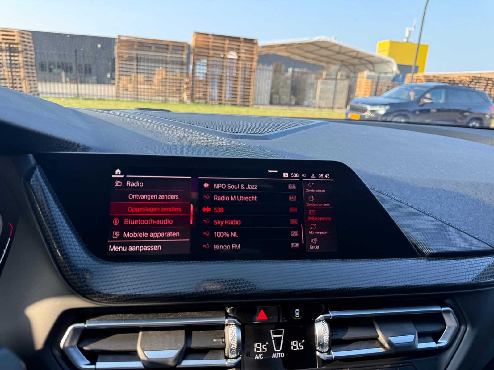 BMW 1-serie 116d Executive | 1E EIGENAAR | 3/6/12MND GARANTIE | AUTOMAAT | LED | CARPLAY | SFEERVERLICHTING | CRUISE | AIRCO |