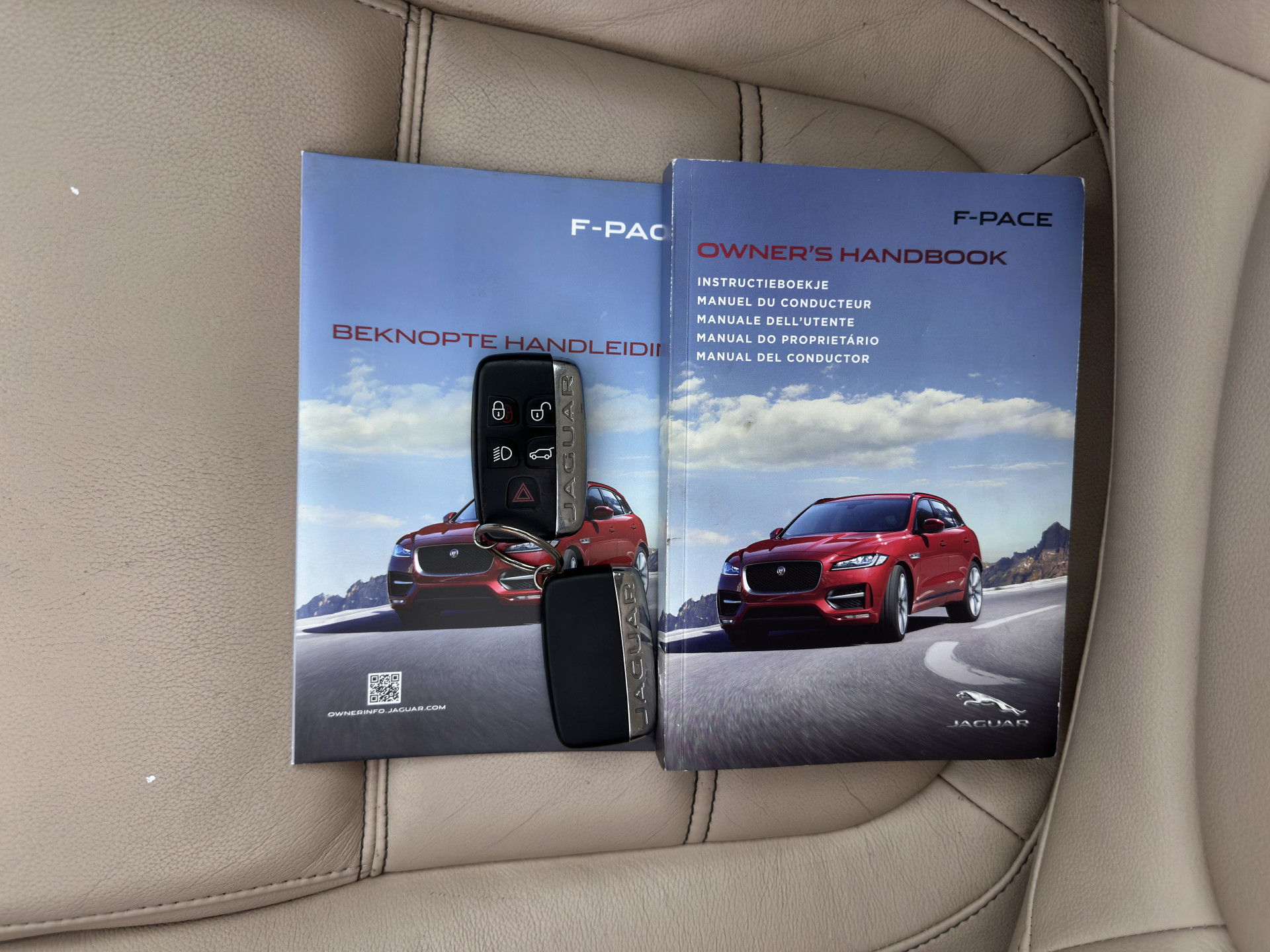 Jaguar F-PACE 2.0 Portfolio AWD 20d Aut. *PANO | DIGI-COCKPIT | XENON | LEATHER | KEYLESS | MERIDIAN-SOUND | NAVI-FULLMAP | ECC | PDC | CRUISE | 19''ALU*