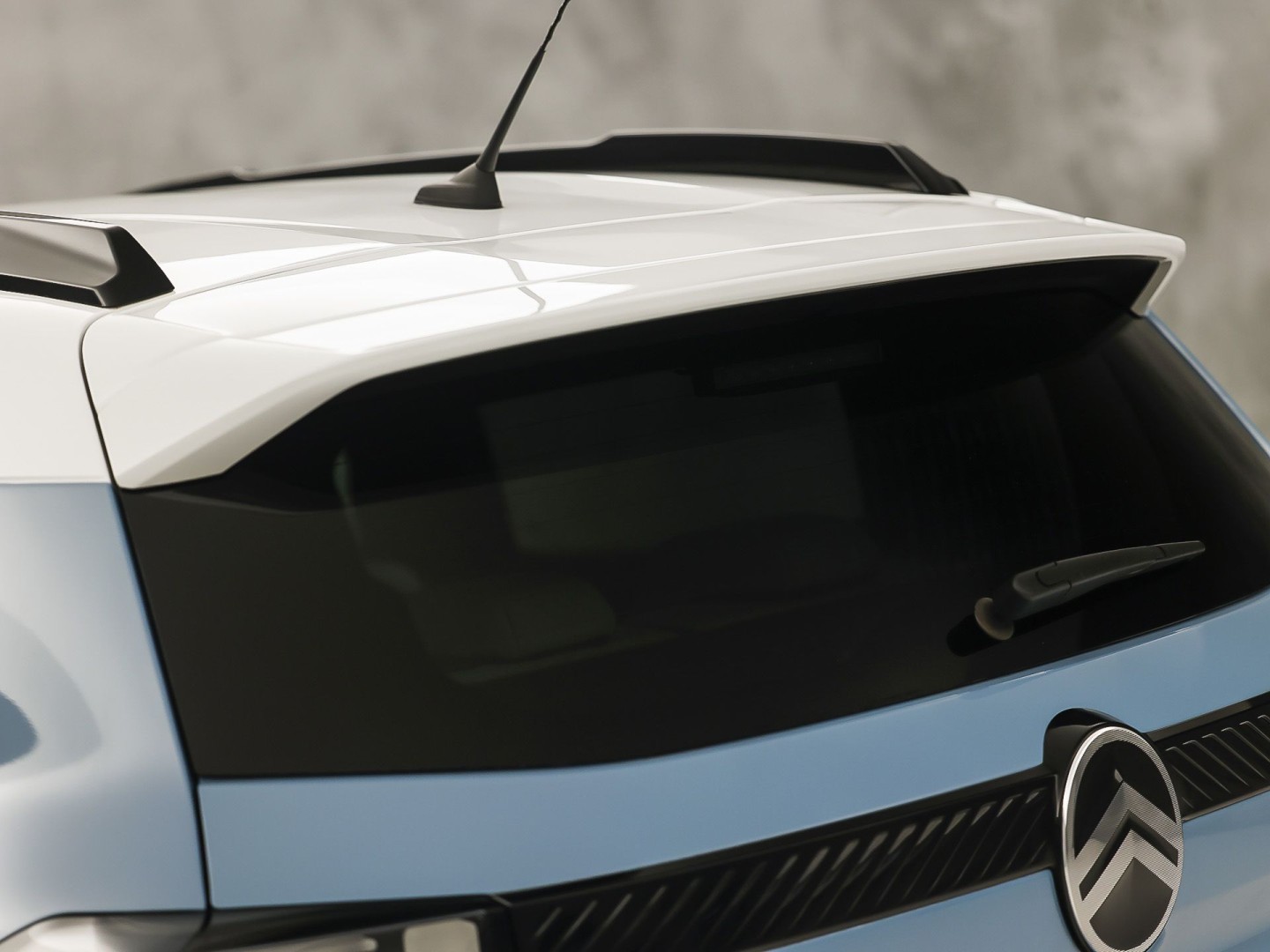 Citroën C3 1.2 Turbo 100pk Max (NIEUW MODEL, APPLE CARPLAY, GROOT NAVI, CAMERA, TREKHAAK, SPORTSTOELEN, GETINT GLAS, CRUISE, LANE ASSIST, NIEUWSTAAT)