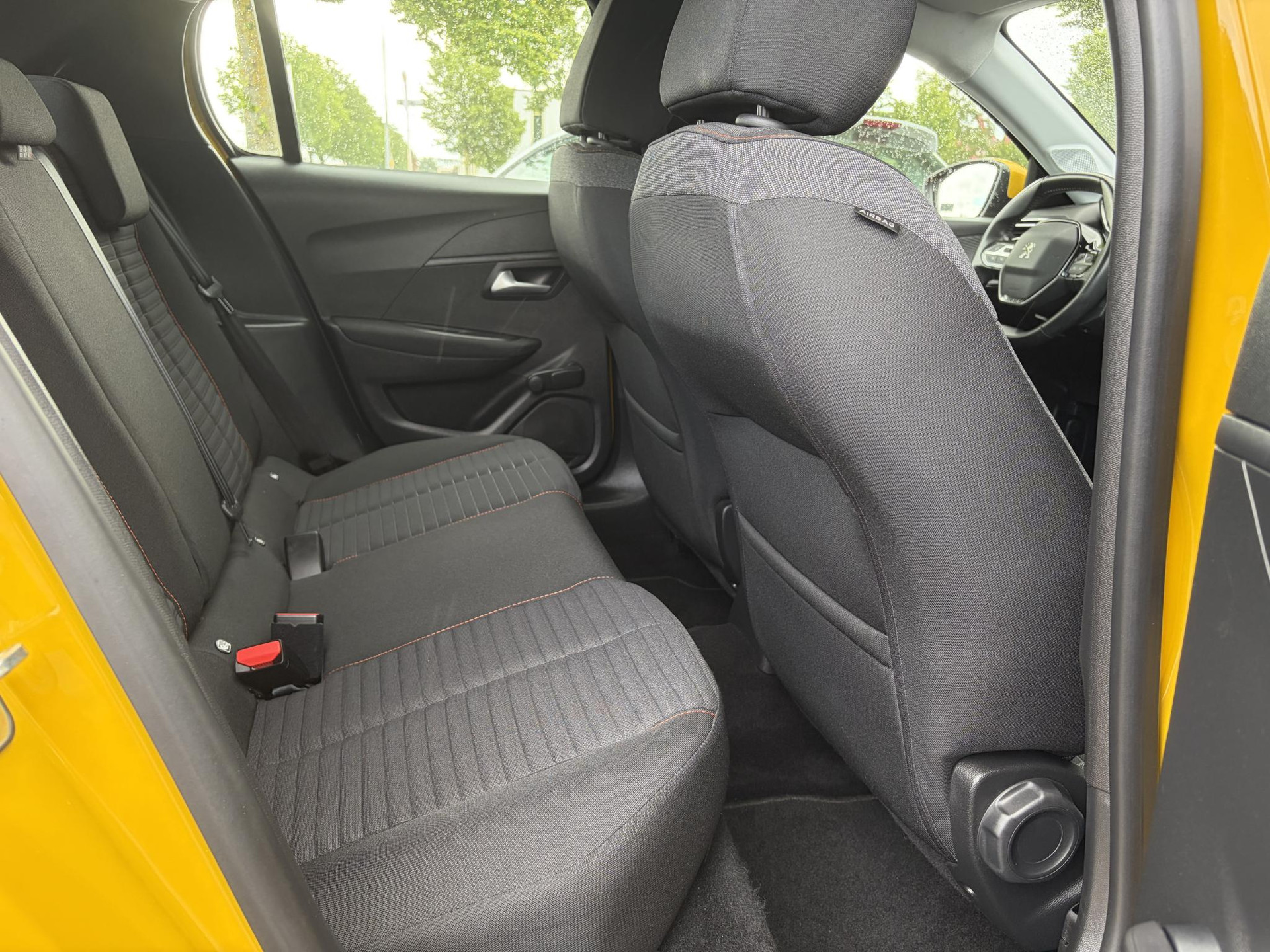 Peugeot 208 1.2 PureTech Blue Lease Active 102pk,2e Eigenaar,Navi,Apple Carplay/Android,Rijstrooksensor,6 Bak,Pdc,Dealer Onderhouden,N.A.P,Apk tot 04-2028