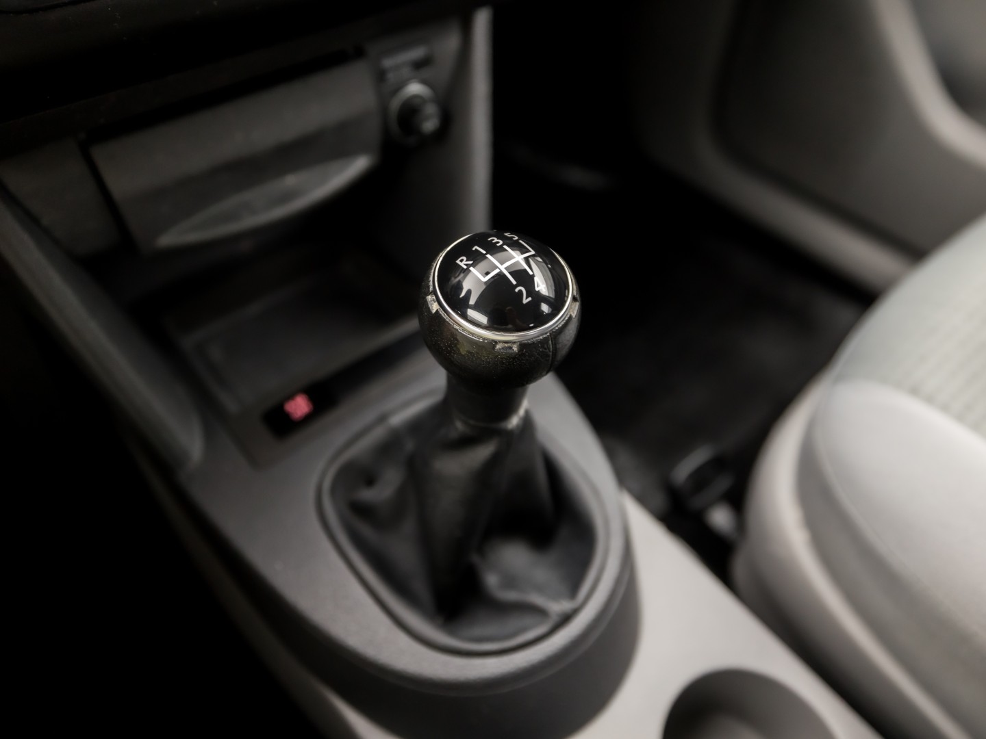 Volkswagen Caddy 1.4 Life 5 Persoons (CLIMATE, SCHUIFDEUREN, ELEK RAMEN, NIEUWE APK, NIEUWSTAAT)