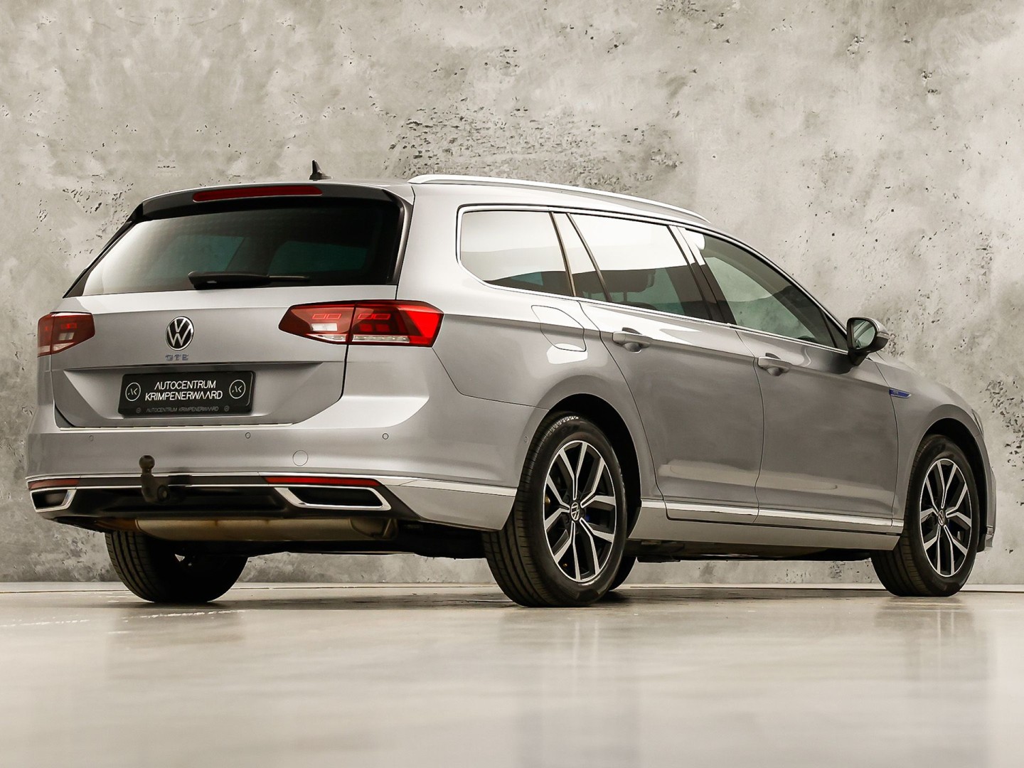 Volkswagen Passat Variant 1.4 TSI PHEV GTE 218Pk Automaat (APPLE CARPLAY, SOH 88,9%, GROOT NAVI, CAMERA, TREKHAAK, KEYLESS, SPORTSTOELEN, STOELVERWARMING, GETINT GLAS, NIEUWSTAAT)