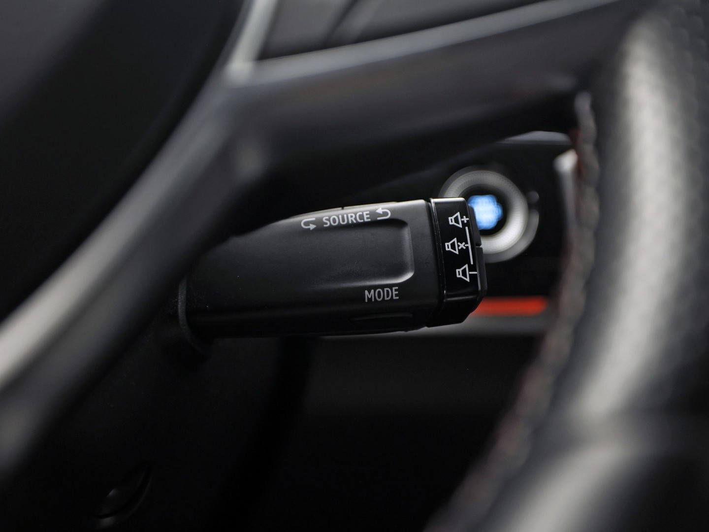 Renault Arkana 1.6 E-Tech Hybrid 145 R.S. Line 145Pk Automaat (VIRTUAL COCKPIT, APPLE CARPLAY, GROOT NAVI, STUUR/STOELVERWARMING, LEDER/ALCANTARA, CAMERA, ELEKTRISCHE SPORTSTOELEN, GETINT GLAS, ADAPTIVE CRUISE, KEYLESS, NIEUWSTAAT)