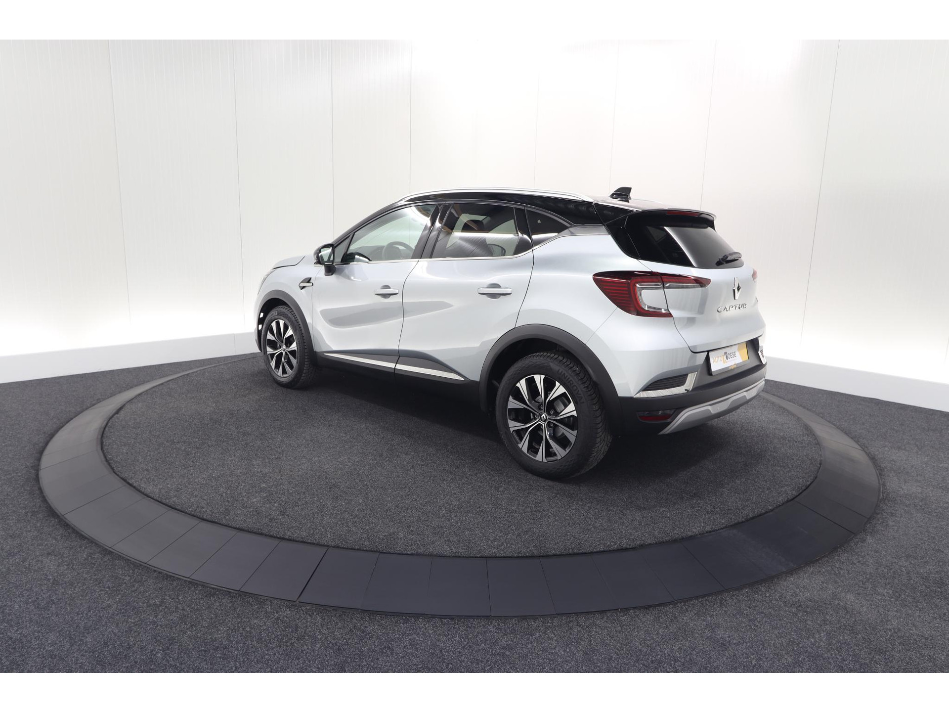 Renault Captur Mild Hybrid 140 EDC Techno | Camera | 9.3 Inch Scherm | Apple Carplay | Parkeersensoren | Allseason Banden | Stoelverwarming