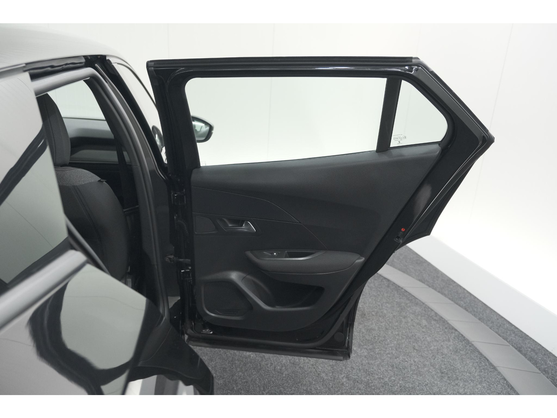 Peugeot 2008 PureTech 130 EAT8 Active | Parkeersensoren | Navigatie | Apple Carplay