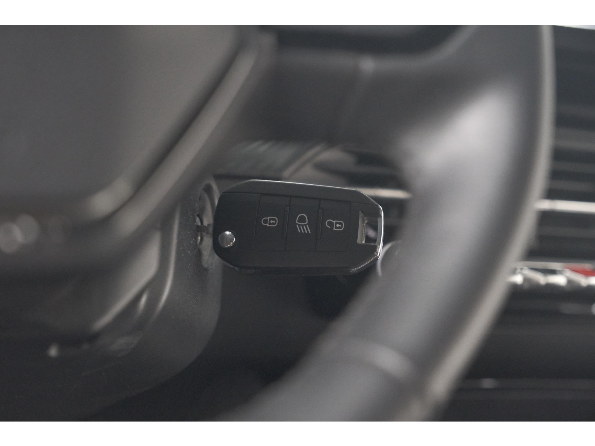 Peugeot 2008 PureTech 130 Active | Camera | Apple Carplay | Parkeersensoren | Stoelverwarming