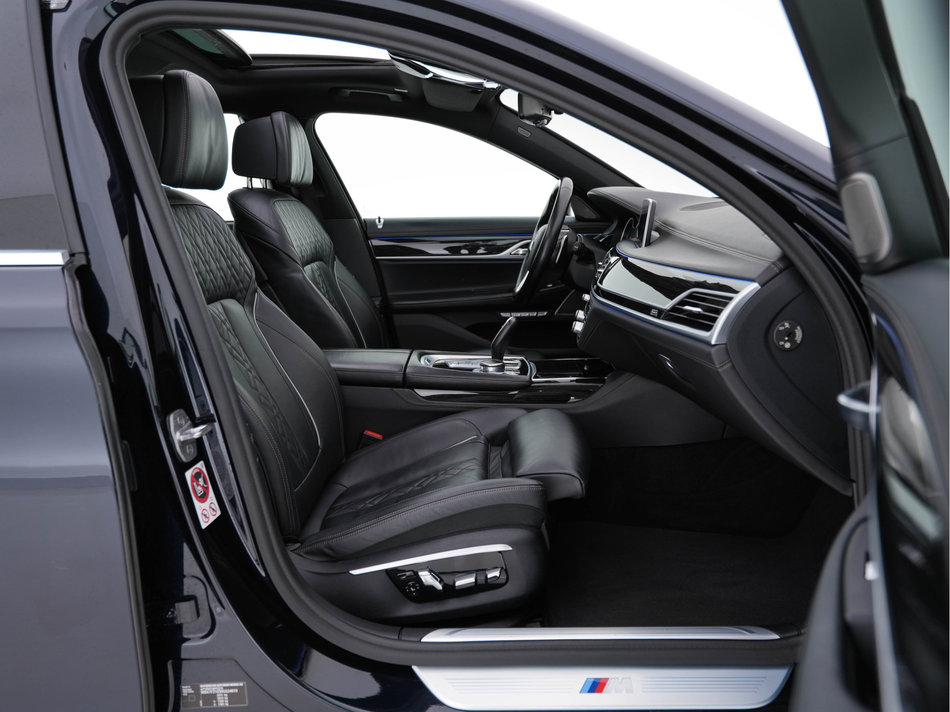 BMW 7-serie 750i Long M-Aerodynamic xDrive High Executive Aut. *PANO | DESIGN-LEATHER | LASER-LED | SOFTCLOSE |TOPVIEW | HARMAN/KARDON-SOUND | MEMORY-PACK | NAVI-FULLMAP | KEYLESS | ADAPTIVE-CRUISE | HEAD-UP | MASSAGE/HEATED/COOLED-COMFORT-SEATS | .